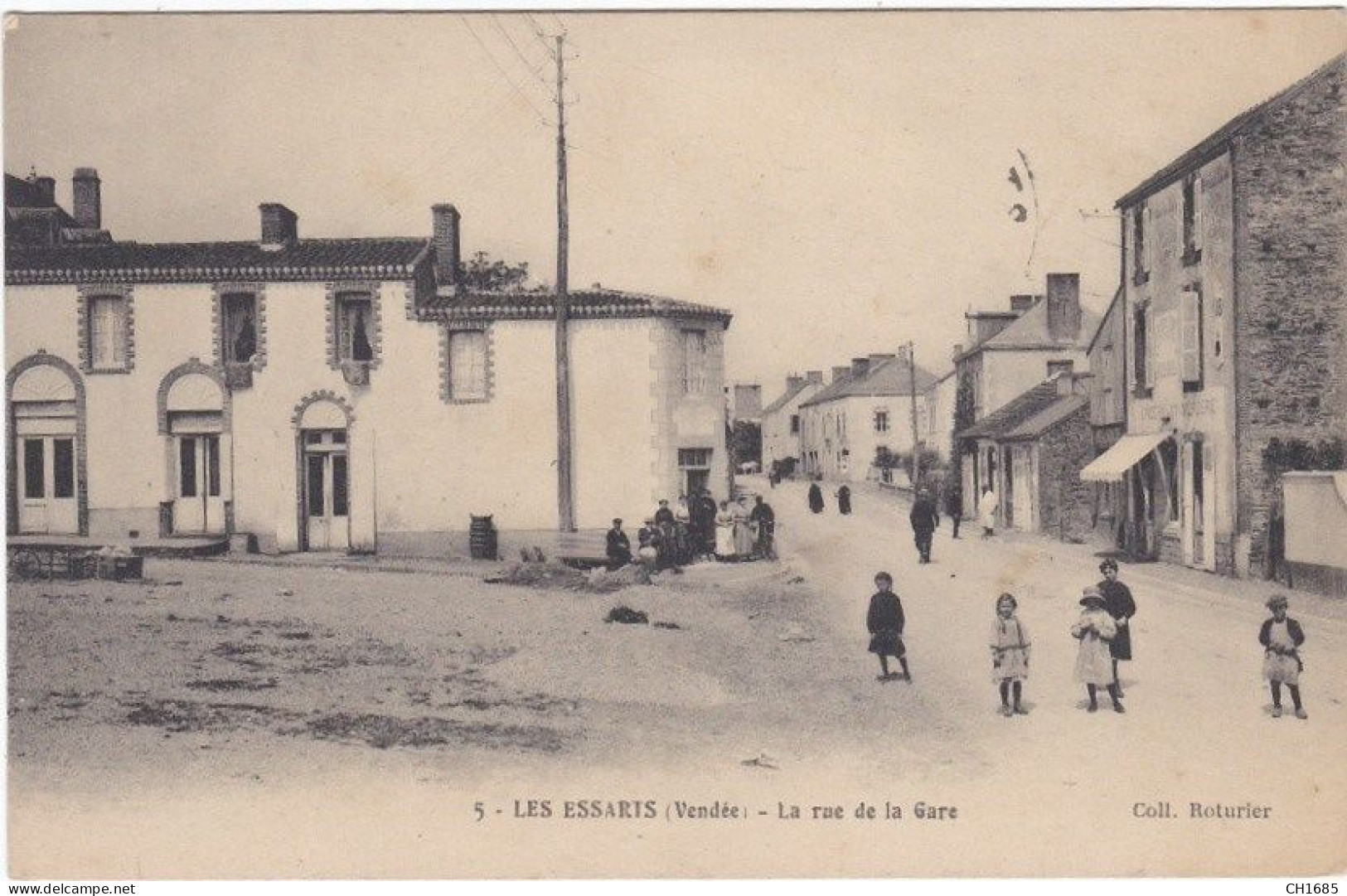 LES ESSARTS  (85) Enfants Rue De La Gare - Les Essarts