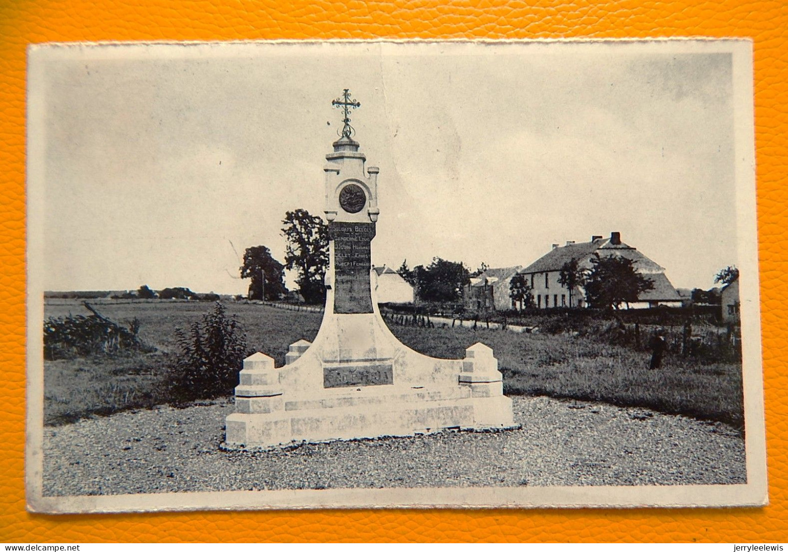 CUL-des-SARTS   -  Le Monument - Cul-des-Sarts