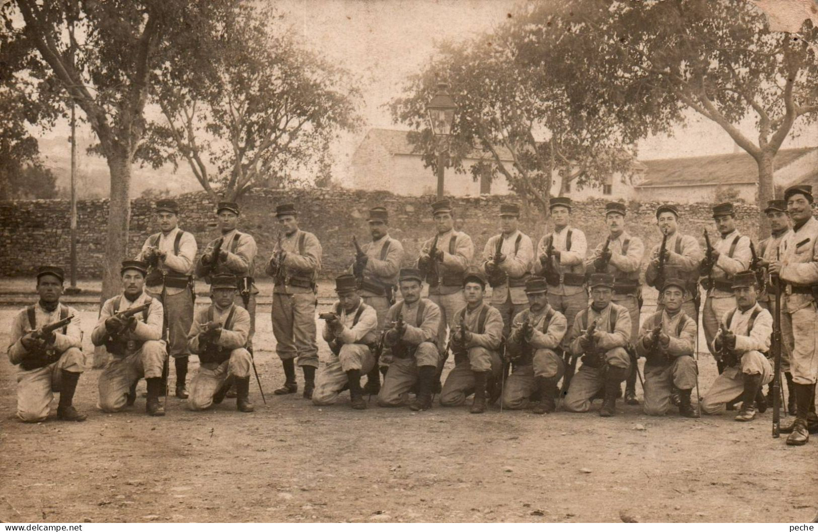 N°2547 W -carte Photo Soldats Régions De Lunel - Reggimenti