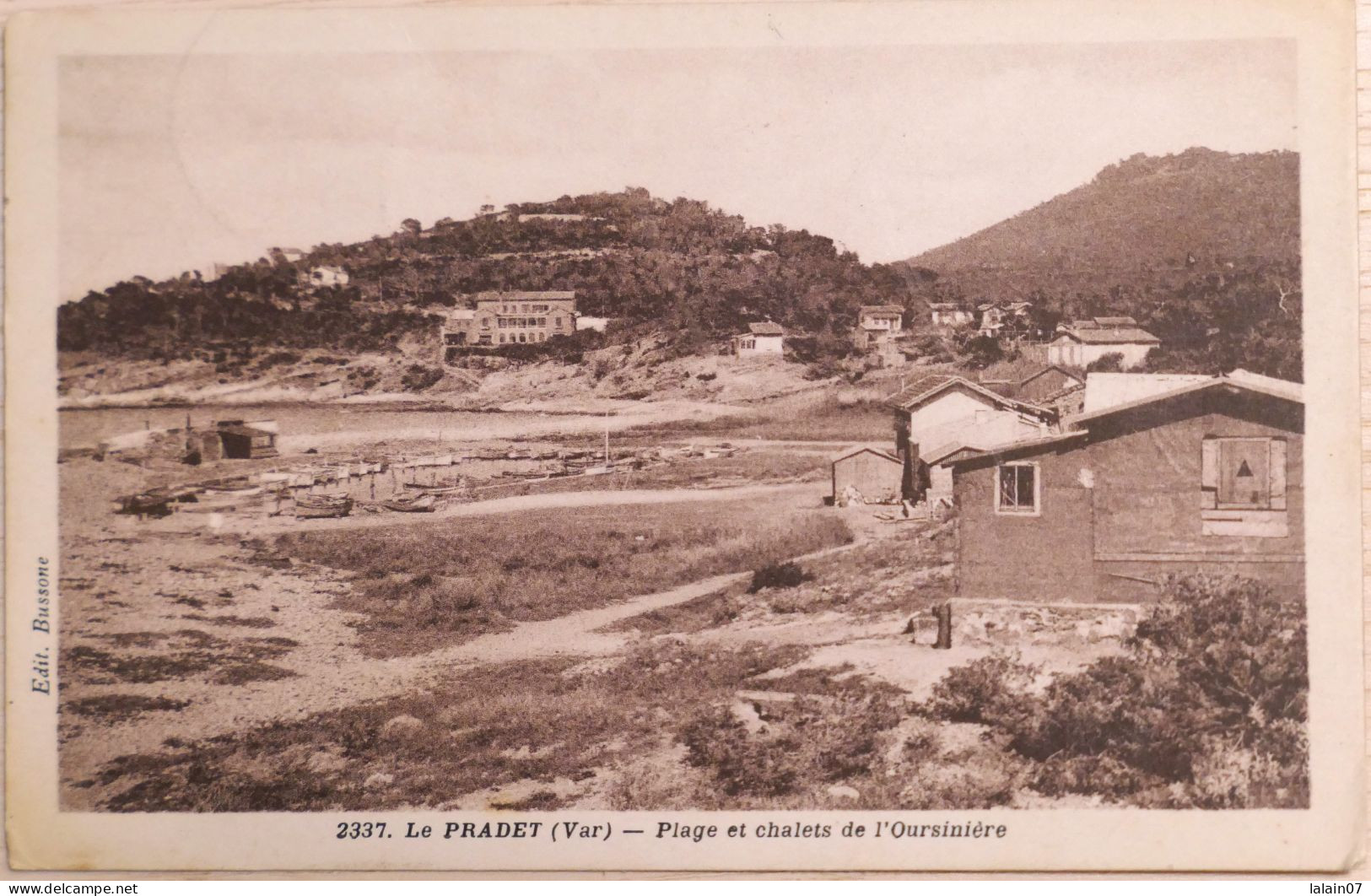 C. P. A. : 83 : LE PRADET : Plage Et Chalets De L'Oursinière, Timbre En 1947 - Le Pradet