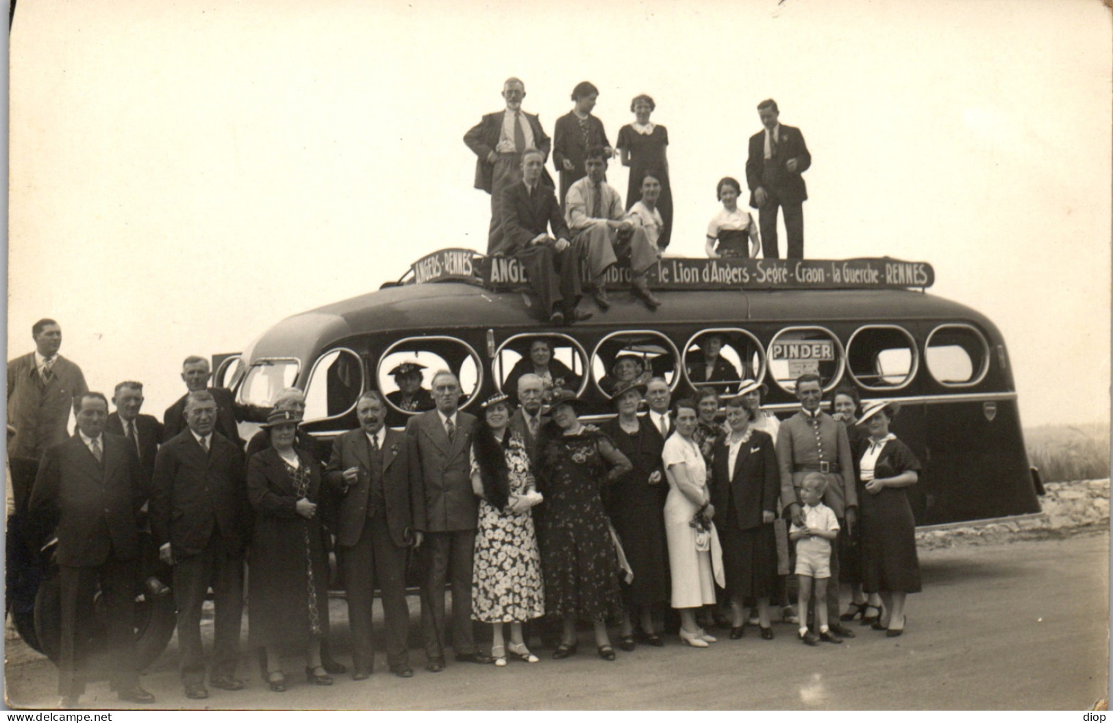 CP Carte Photo D&#039;&eacute;poque Photographie Vintage Bus Car Autocar Angers  - Parejas