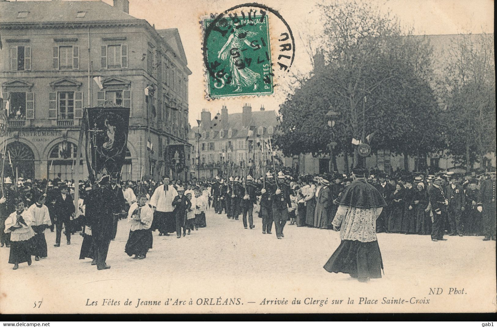 45 --- Les Fetes De Jeanne D'Arc A Orleans -- Arrivee Du Clerge Sur La Place Sainte - Croix - Orleans