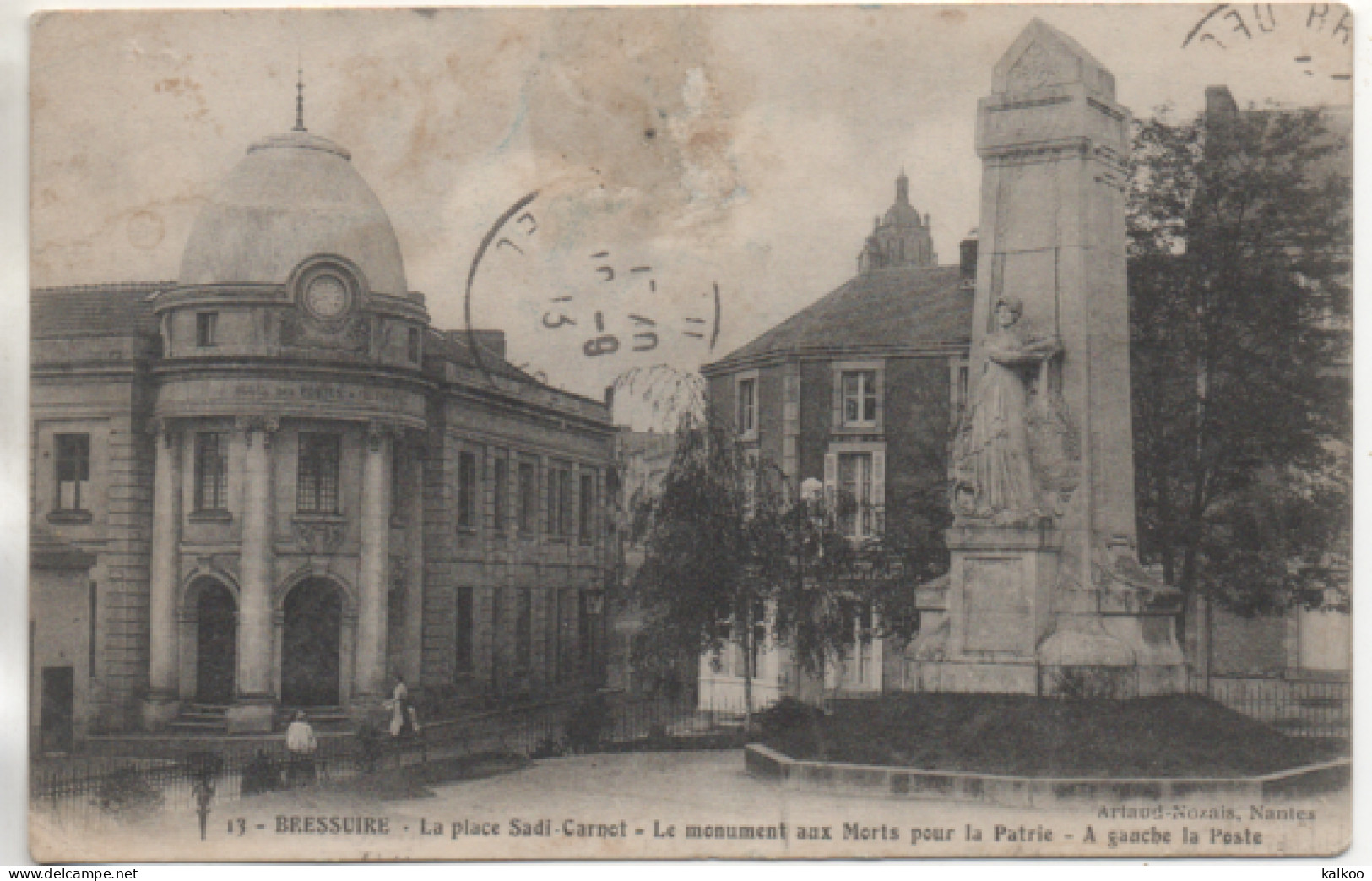 CPA ( Bressuire - Place Sadi Carnot Et Monument Aux Morts ) - Bressuire