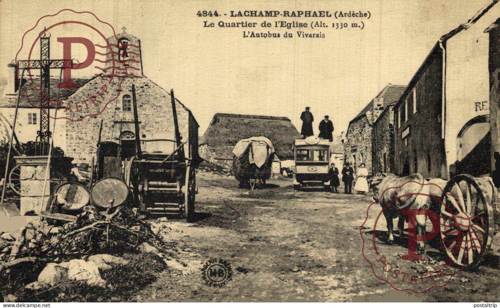 FRANCIA. FRANCE. LACHAMP RAPHAEL Le Quartier De L'église, L'autobus Du Vivarais - Autres & Non Classés