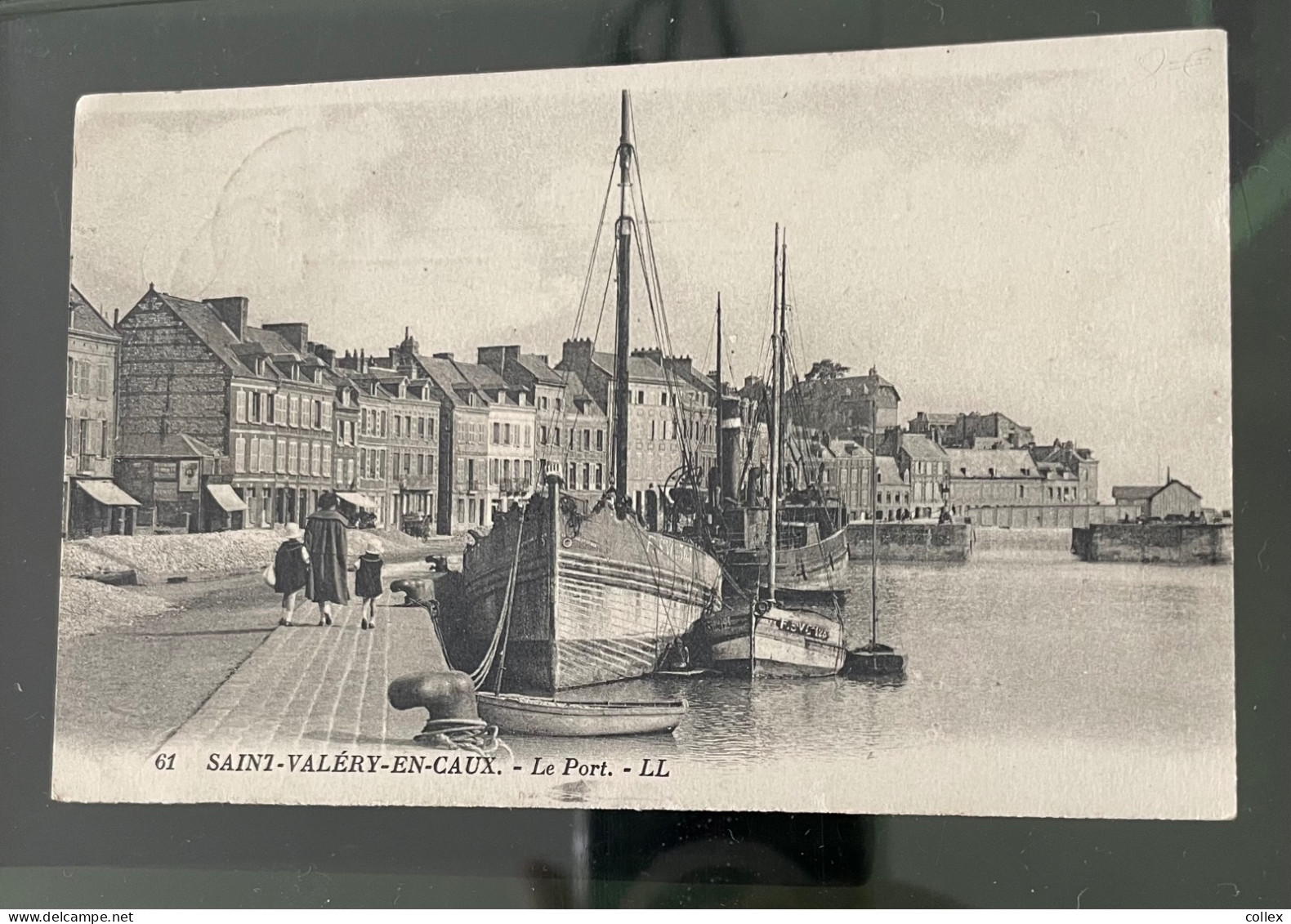 76 SAINT VALÉRY EN CAUX / LE PORT À LA BELLE ÉPOQUE ( 1923 ) À NOTER: UN STEAMER ANGLAIS PRÊT À CHARGER DES GALETS / TTB - Autres & Non Classés