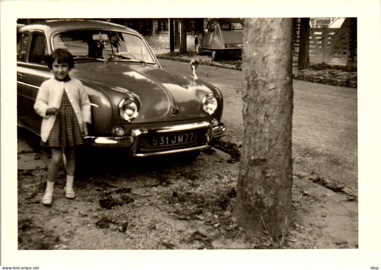 Photographie Photo Vintage Snapshot Amateur Automobile Voiture Renault Dauphine - Automobiles