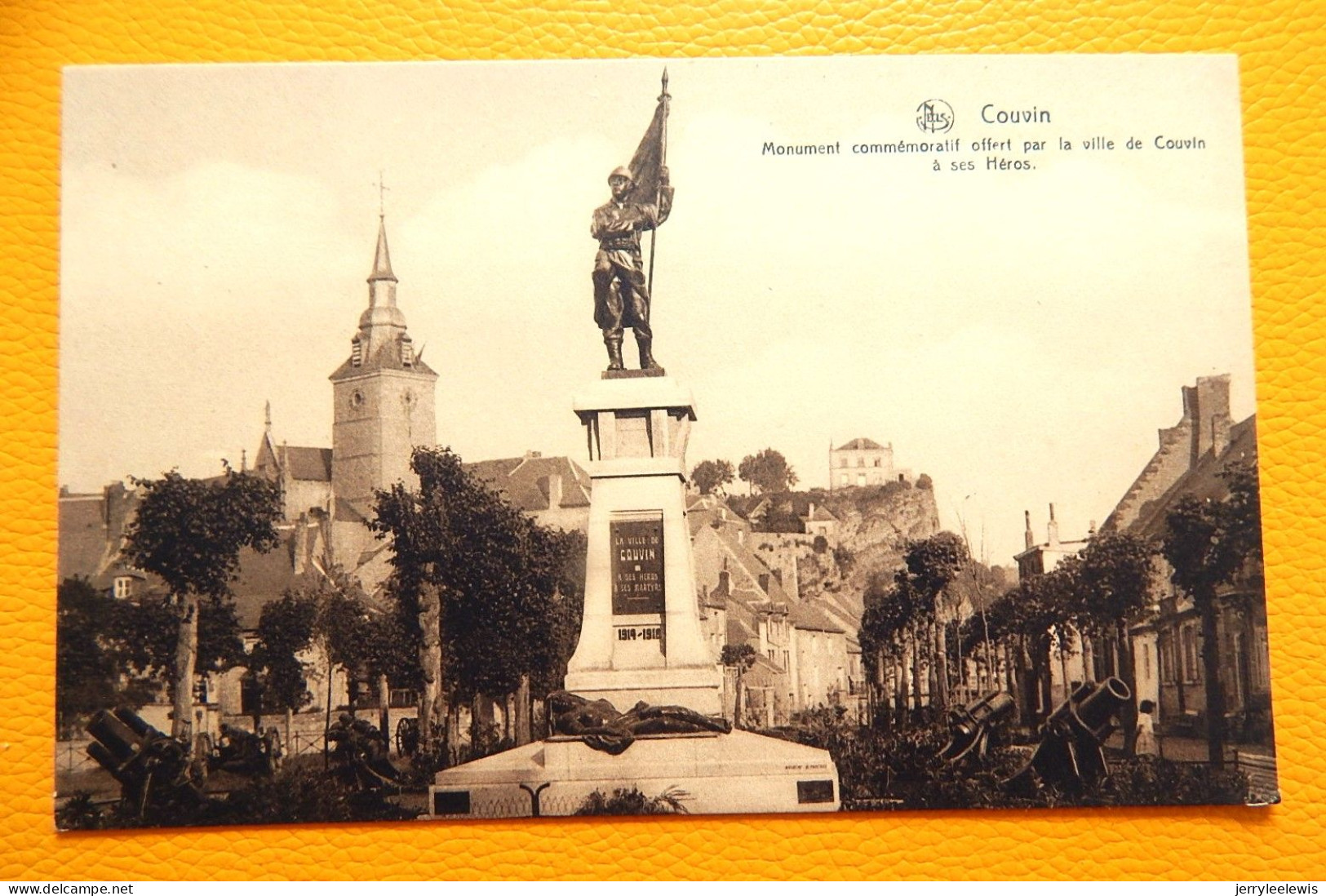COUVIN  -  Monument Commémoratif Offert Par La Ville De Couvin - Couvin