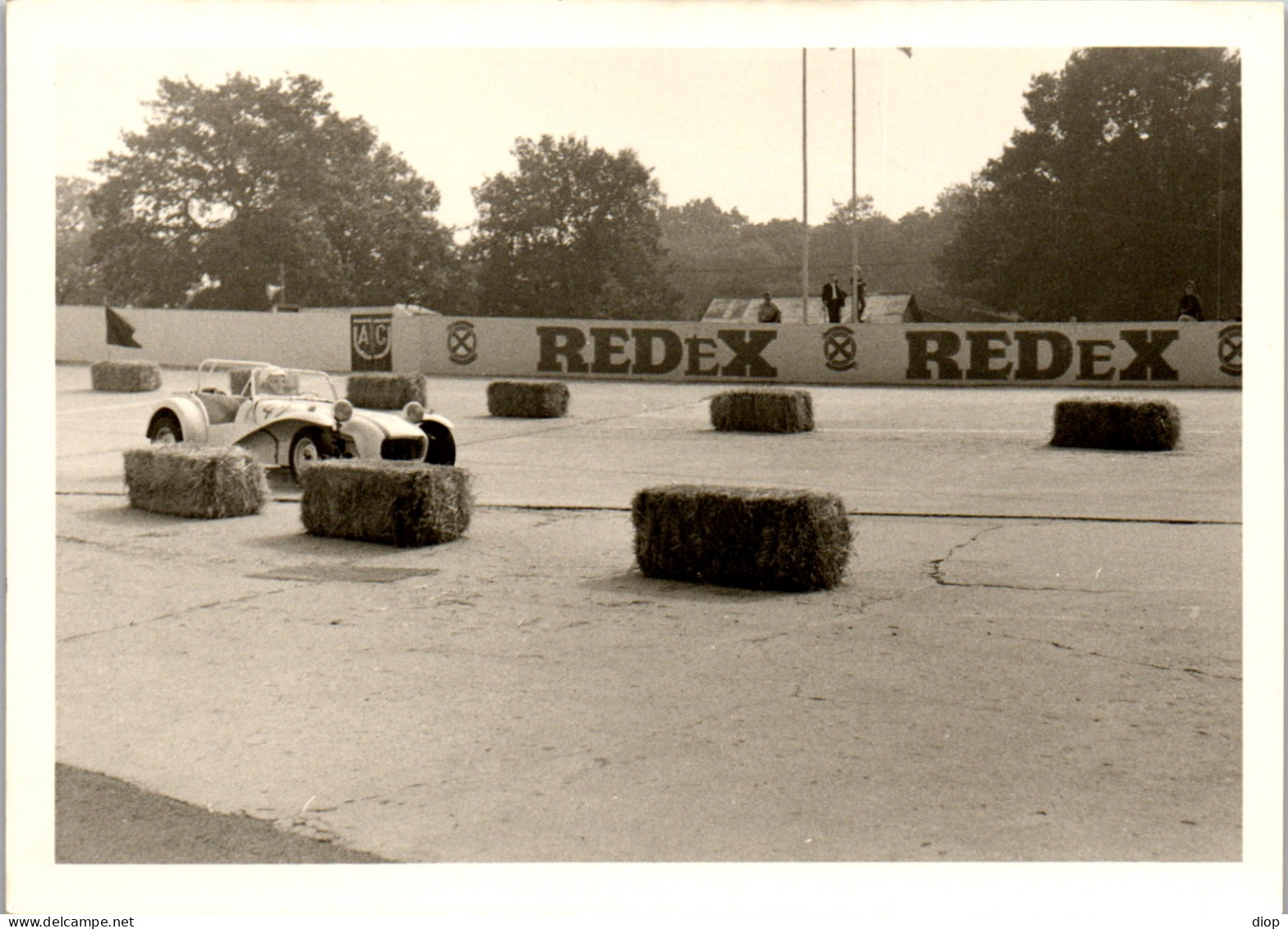 Photographie Photo Vintage Snapshot Amateur Voiture Course Circuit Automobile  - Sports