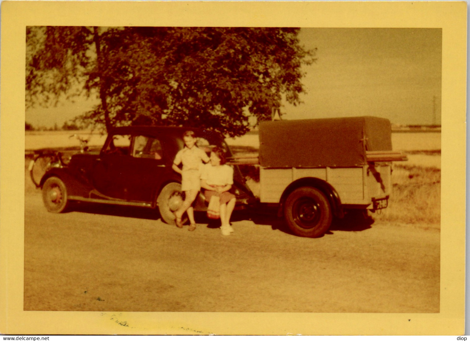 Photographie Photo Vintage Snapshot Amateur Automobile Voiture Auto Remorque  - Automobiles