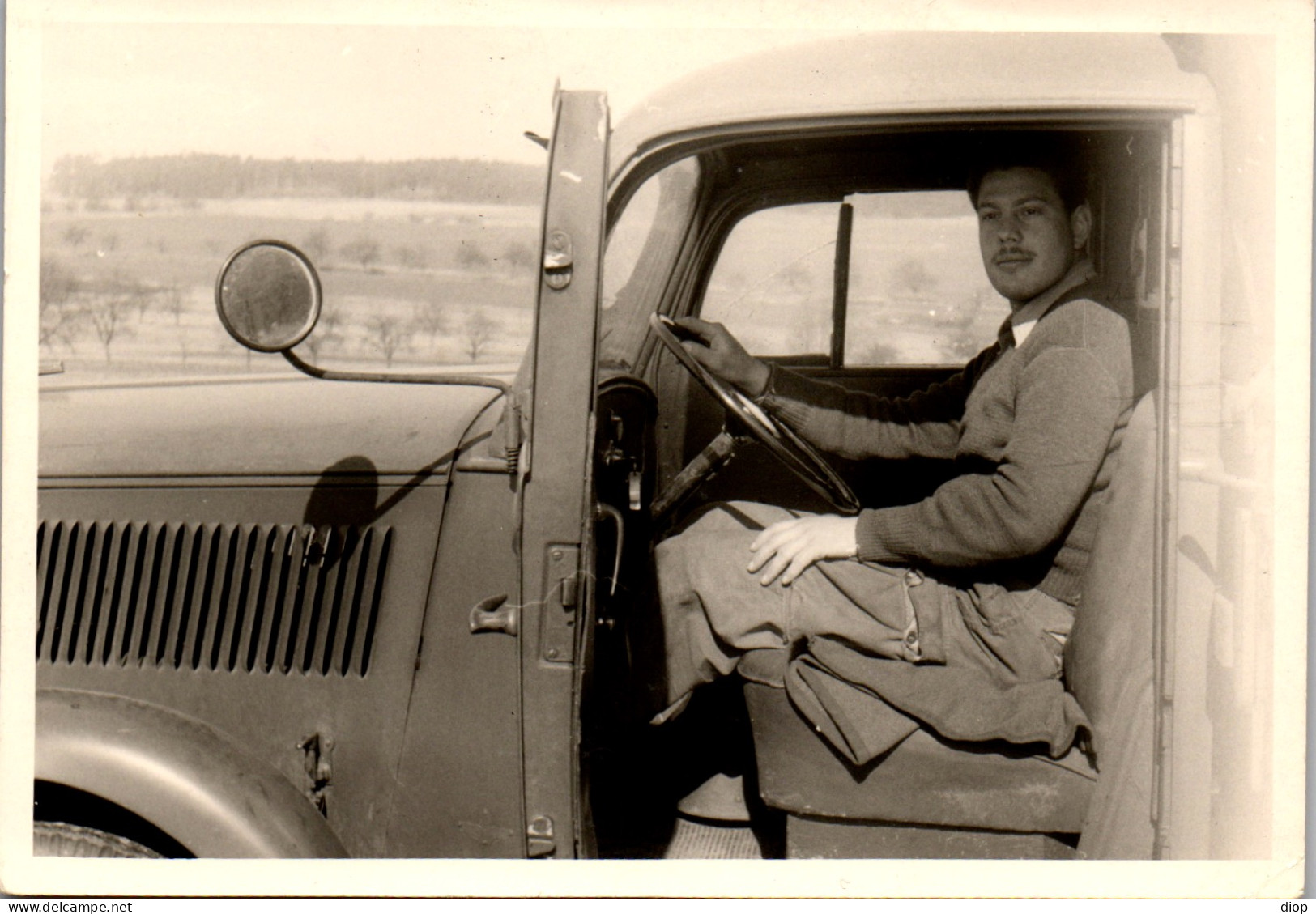 Photographie Photo Vintage Snapshot Amateur Automobile Camionnette Chauffeur  - Automobiles