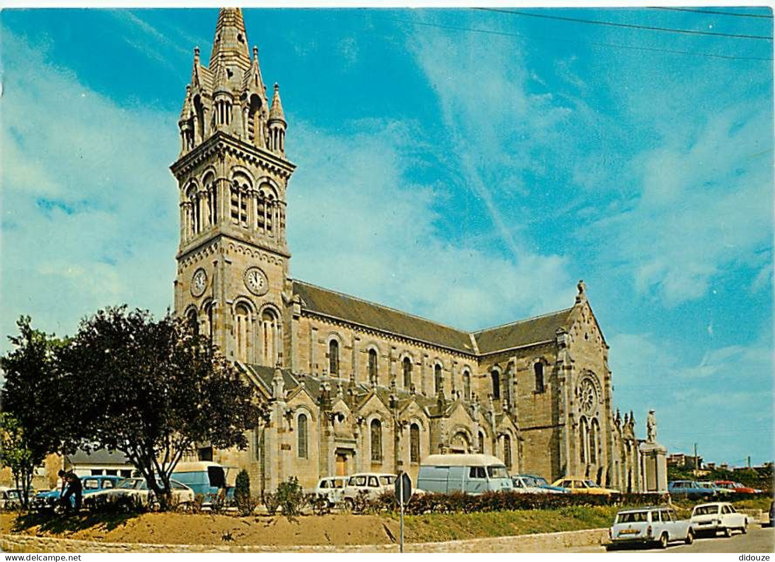 Automobiles - Plancoet - L'église - CPM - Voir Scans Recto-Verso - Voitures De Tourisme