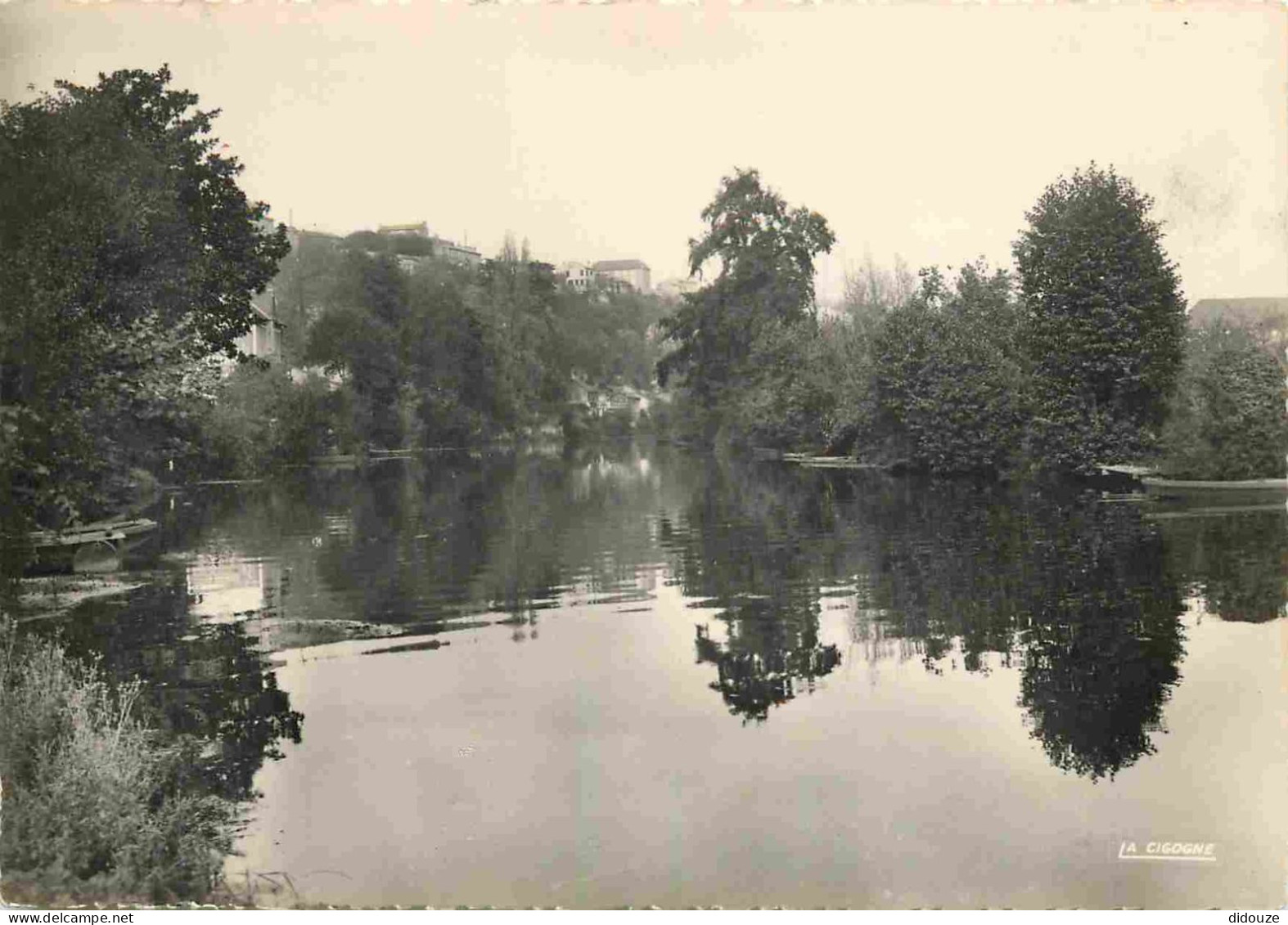 86 - Poitiers - Les Rives Du Clain - Mention Photographie Véritable - Carte Dentelée - CPSM Grand Format - Voir Scans Re - Poitiers