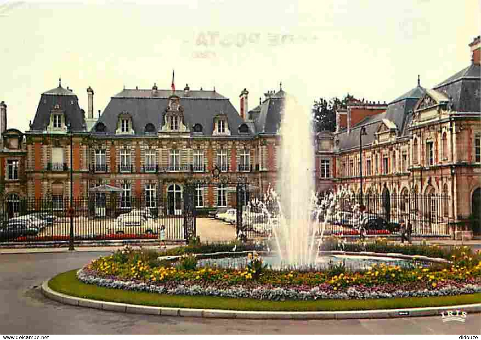 86 - Poitiers - Place De La Préfecture - Automobiles - Jets D'eau - Voir Timbre - CPM - Voir Scans Recto-Verso - Poitiers