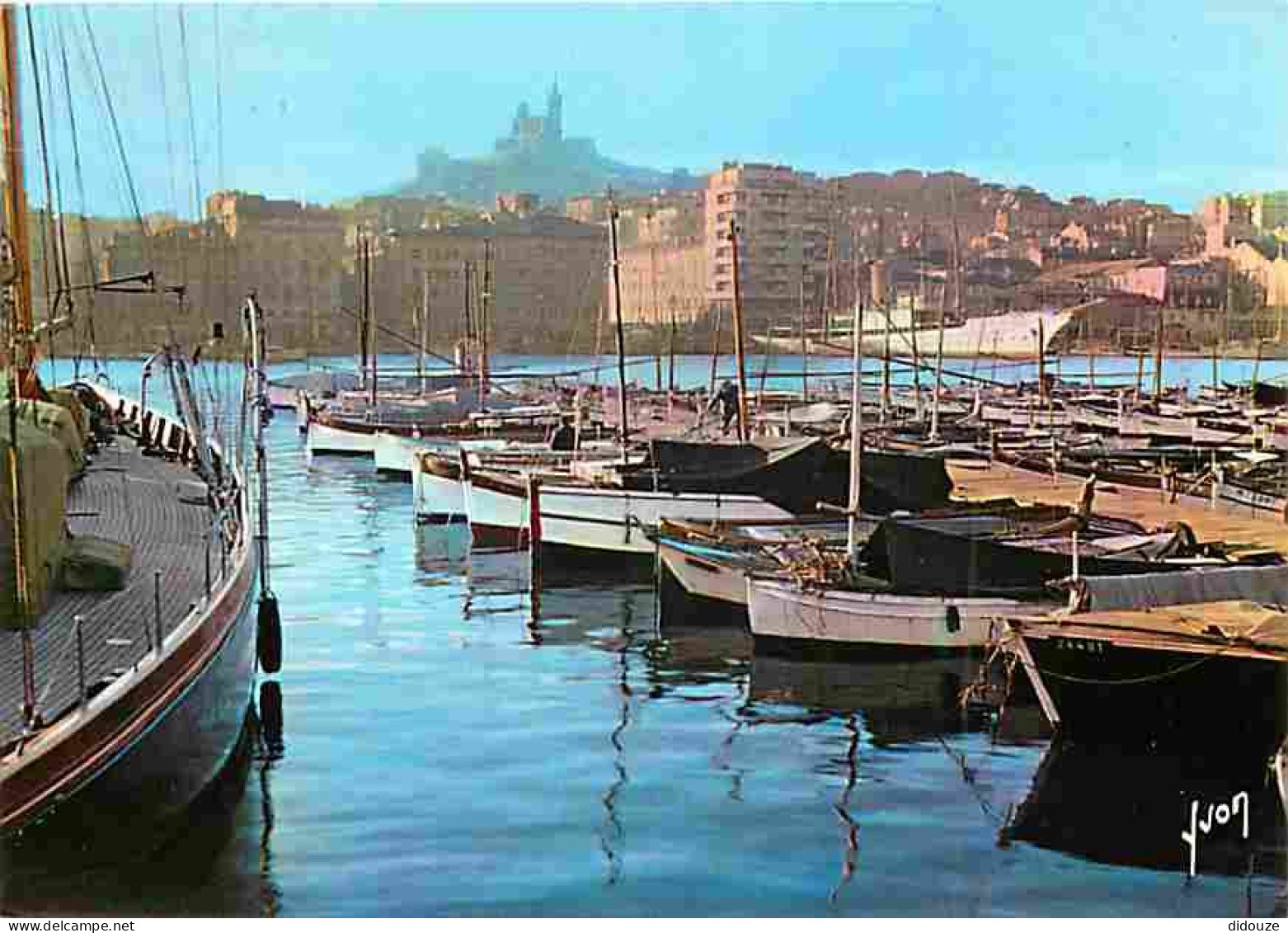 13 - Marseille - Le Vieux Port - Bateaux De Peche - Notre Dame De La Garde - CPM - Voir Scans Recto-Verso - Puerto Viejo (Vieux-Port), Saint Victor, Le Panier