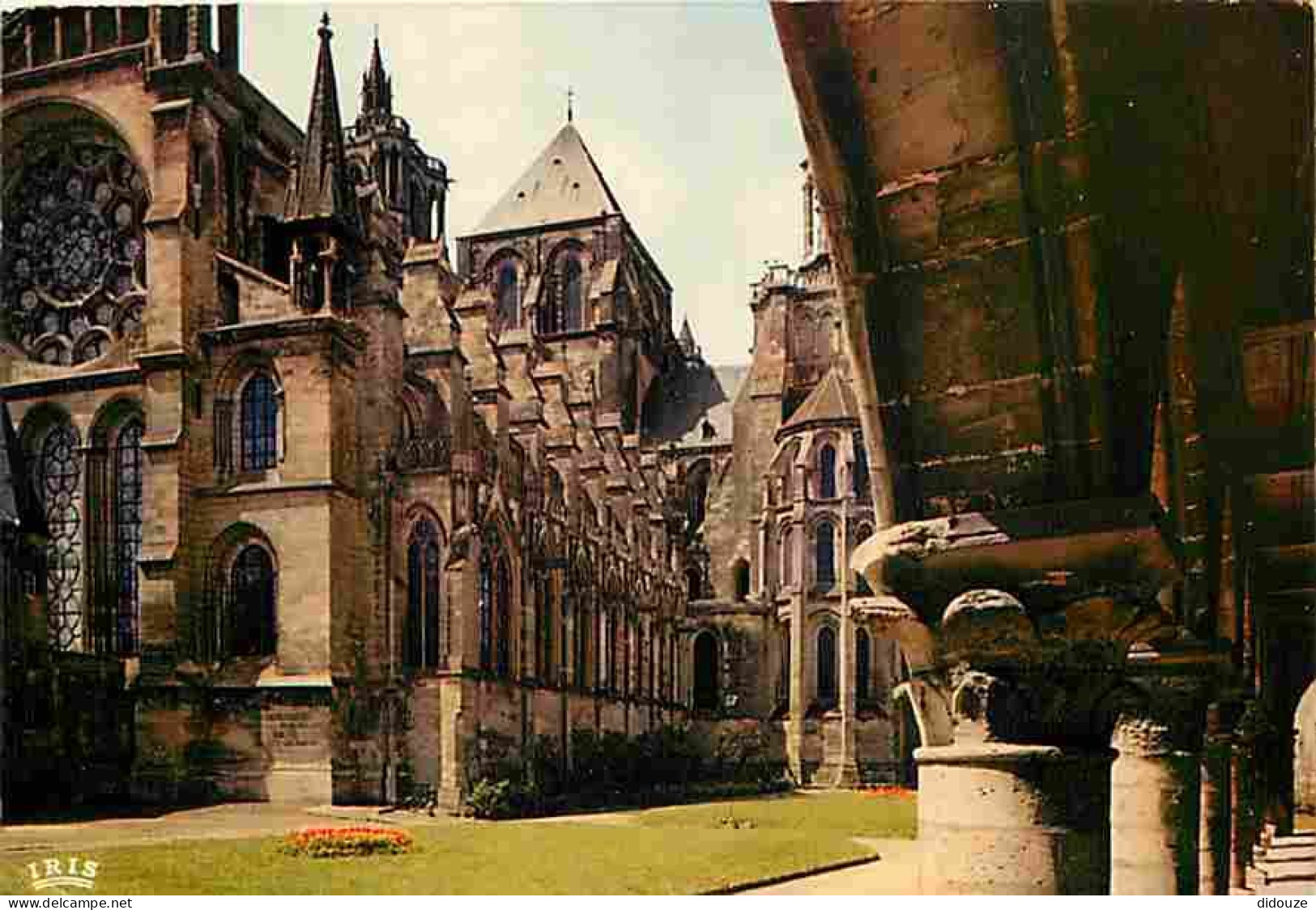 02 - Laon - La Cathédrale Vue De La Cour Du Palais De Justice - Carte Neuve - CPM - Voir Scans Recto-Verso  - Laon