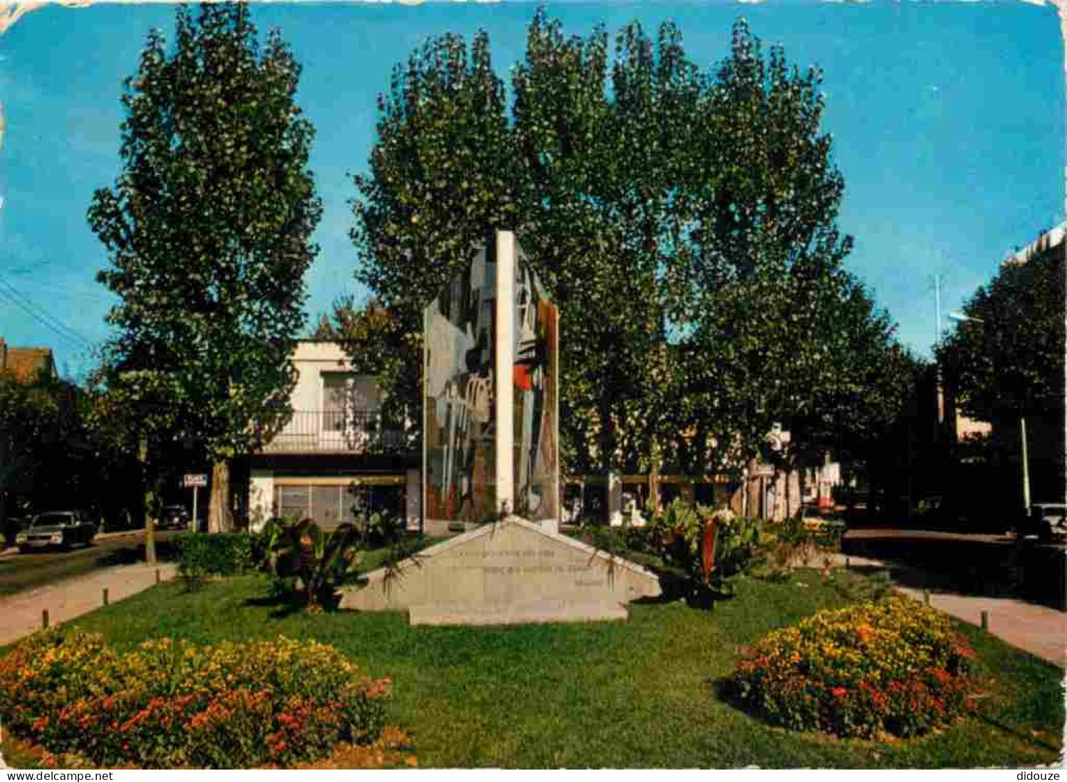 93 - Aulnay Sous Bois - Place L'Herminier - CPM - Voir Scans Recto-Verso - Aulnay Sous Bois