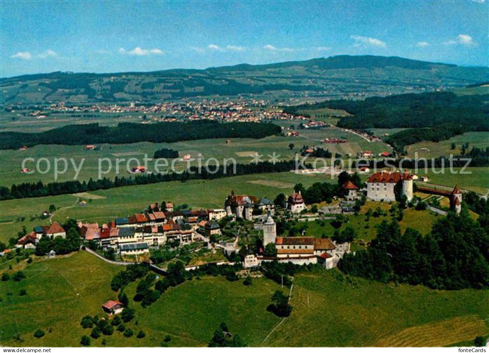 12678039 Gruyeres FR Au Fond Bulle Et La Tour De Treme Gruyeres - Sonstige & Ohne Zuordnung