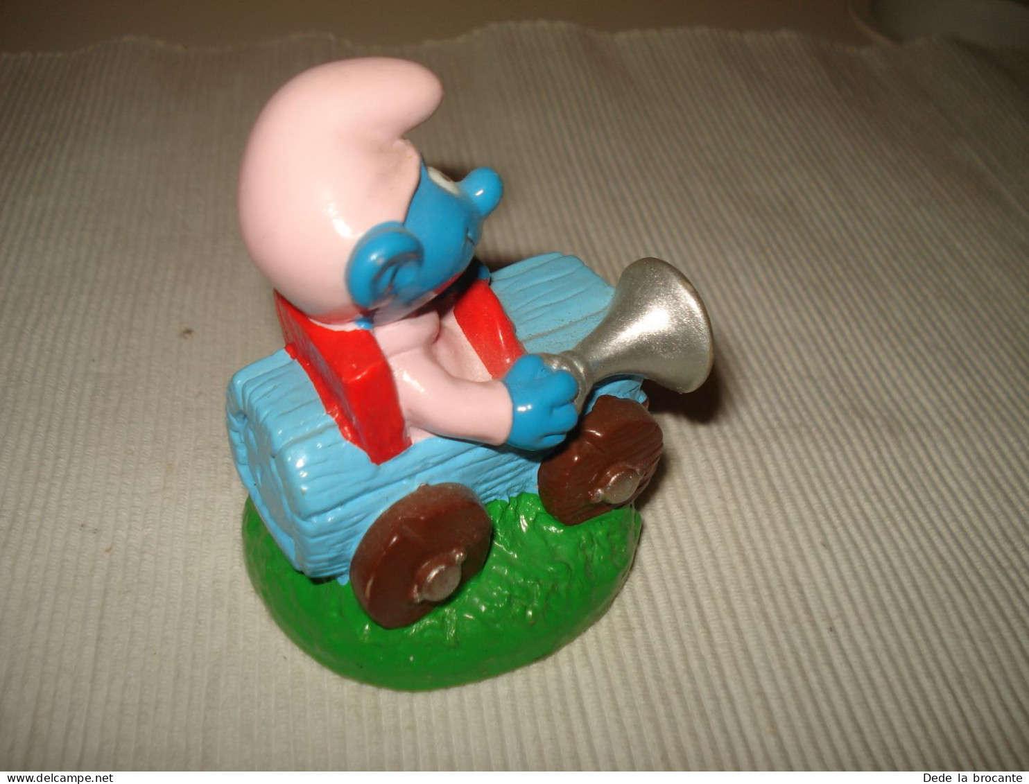 O20 / Figurine Schtroumpf En Vouture - Caoutchouc - N° 17 - Peyo 1999 - Poppetjes - Plastic