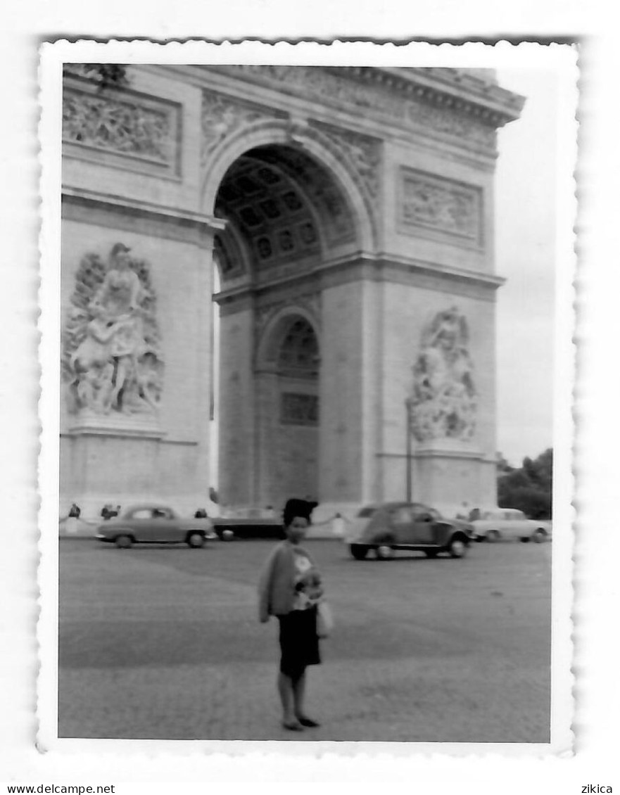 Small Photo ( 6.5cm/8.5cm ) - Girl,Paris,car,Citroen - Personnes Anonymes