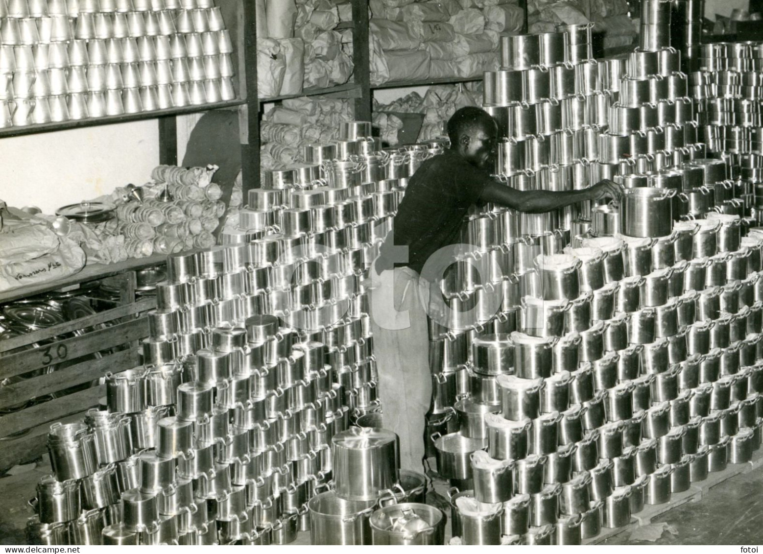 60s REAL PHOTO POSTCARD SIZE FOTO SAUCEPOTS WAREHOUSE ARMAZEM PANELAS INOX ANGOLA  AFRICA AFRIQUE AT111 - Afrique