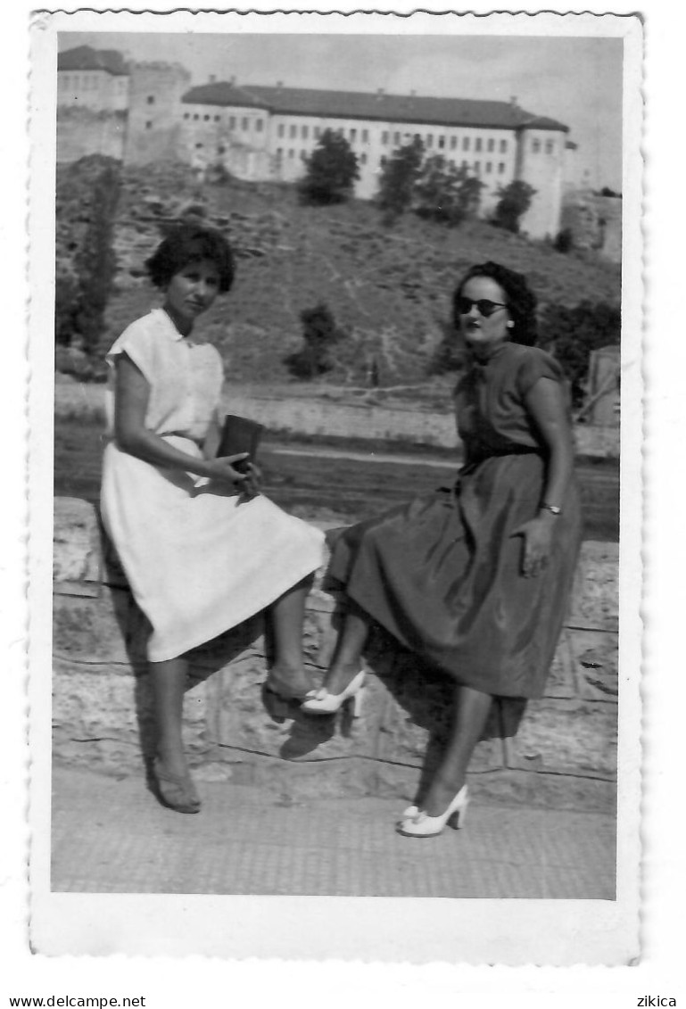 Photo ( 8.5cm/13.5cm ) - Anonymous Persons,Skopje 1956,girls - Anonymous Persons