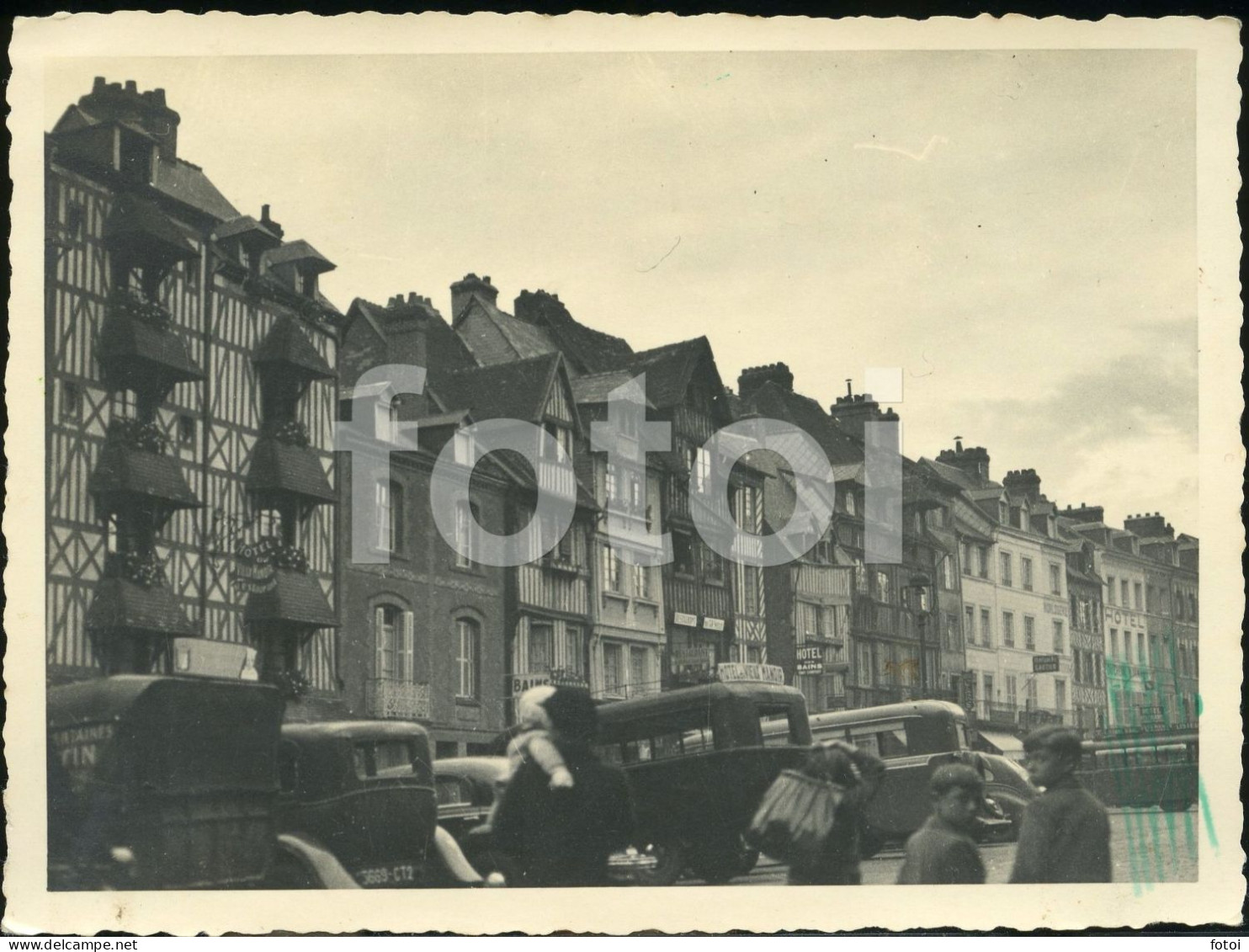 1939 REAL AMATEUR ORIGINAL PHOTO 14 LISIEUX AUTOBUS HOTEL DU VIEUX MANOIR FRANCE CARS VOITURES AUTO BUS AT122 - Places