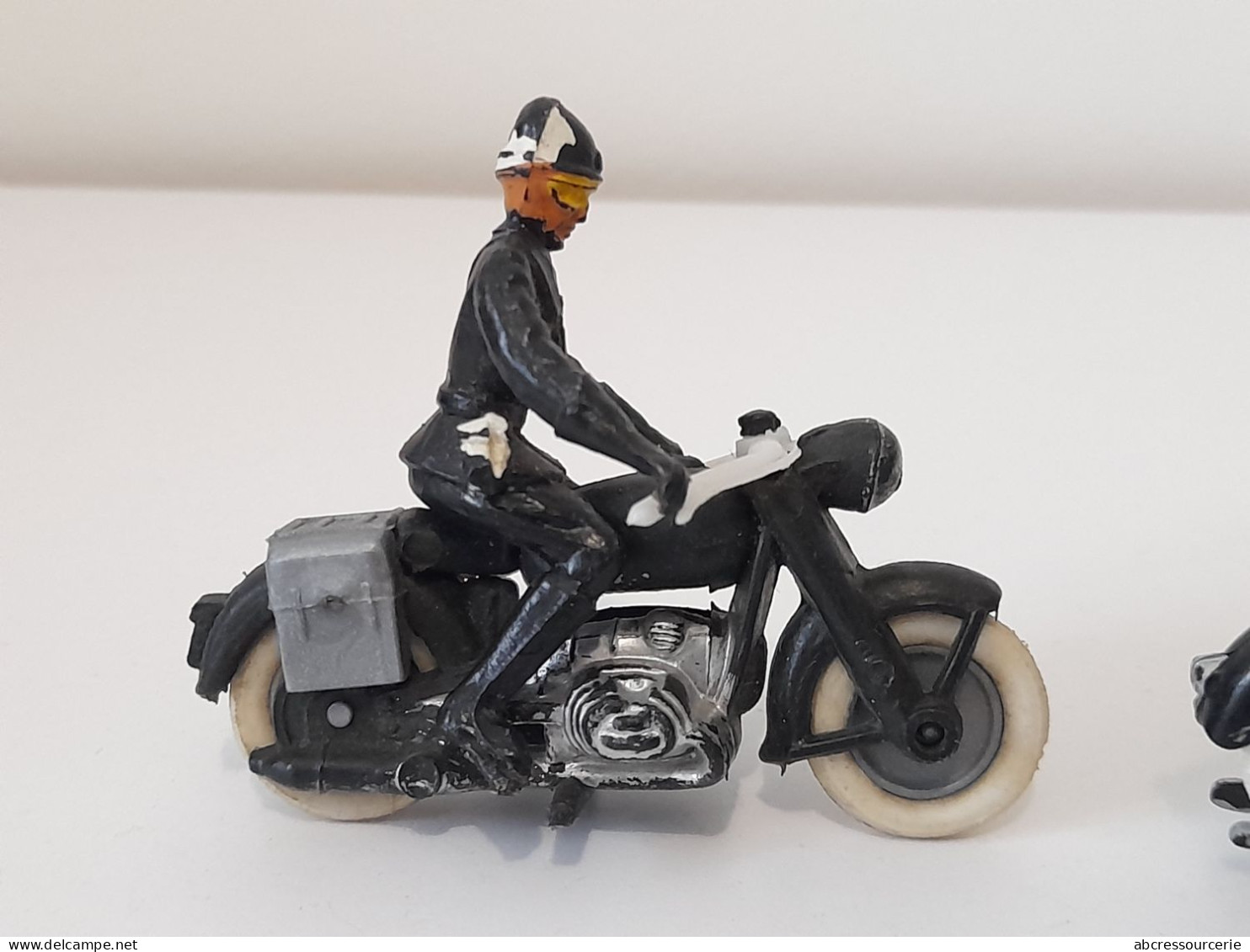 Lot De 3 Moto Motard De La Gendarmerie Police Tour De France Minialuxe Cofalu Aludo Plastique - Toy Memorabilia
