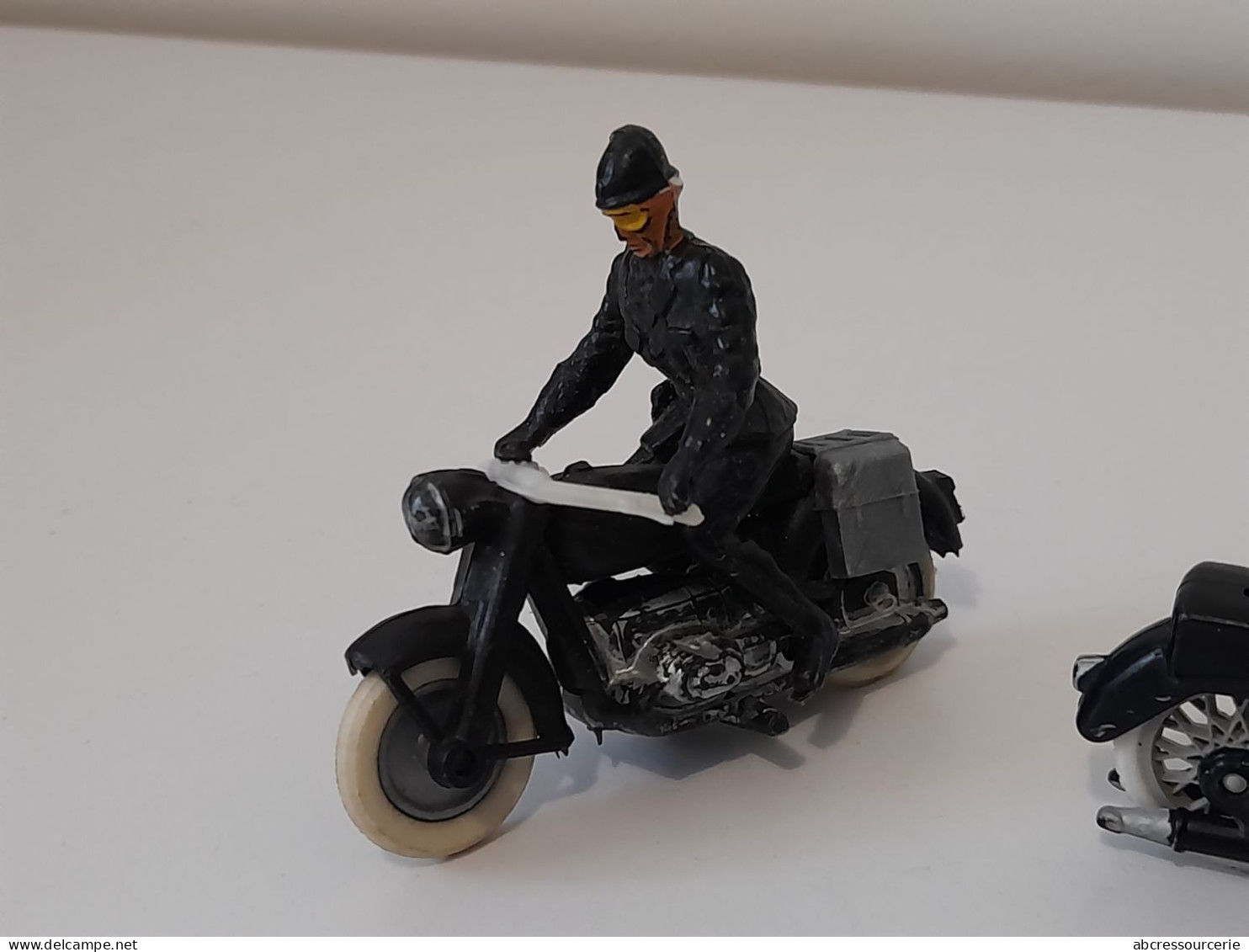 Lot De 3 Moto Motard De La Gendarmerie Police Tour De France Minialuxe Cofalu Aludo Plastique - Antikspielzeug