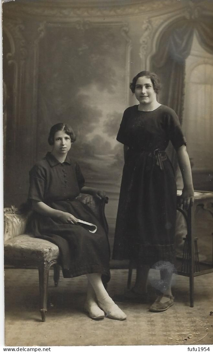 98 - Carte Photo - Portrait De Deux Femmes - Photographie