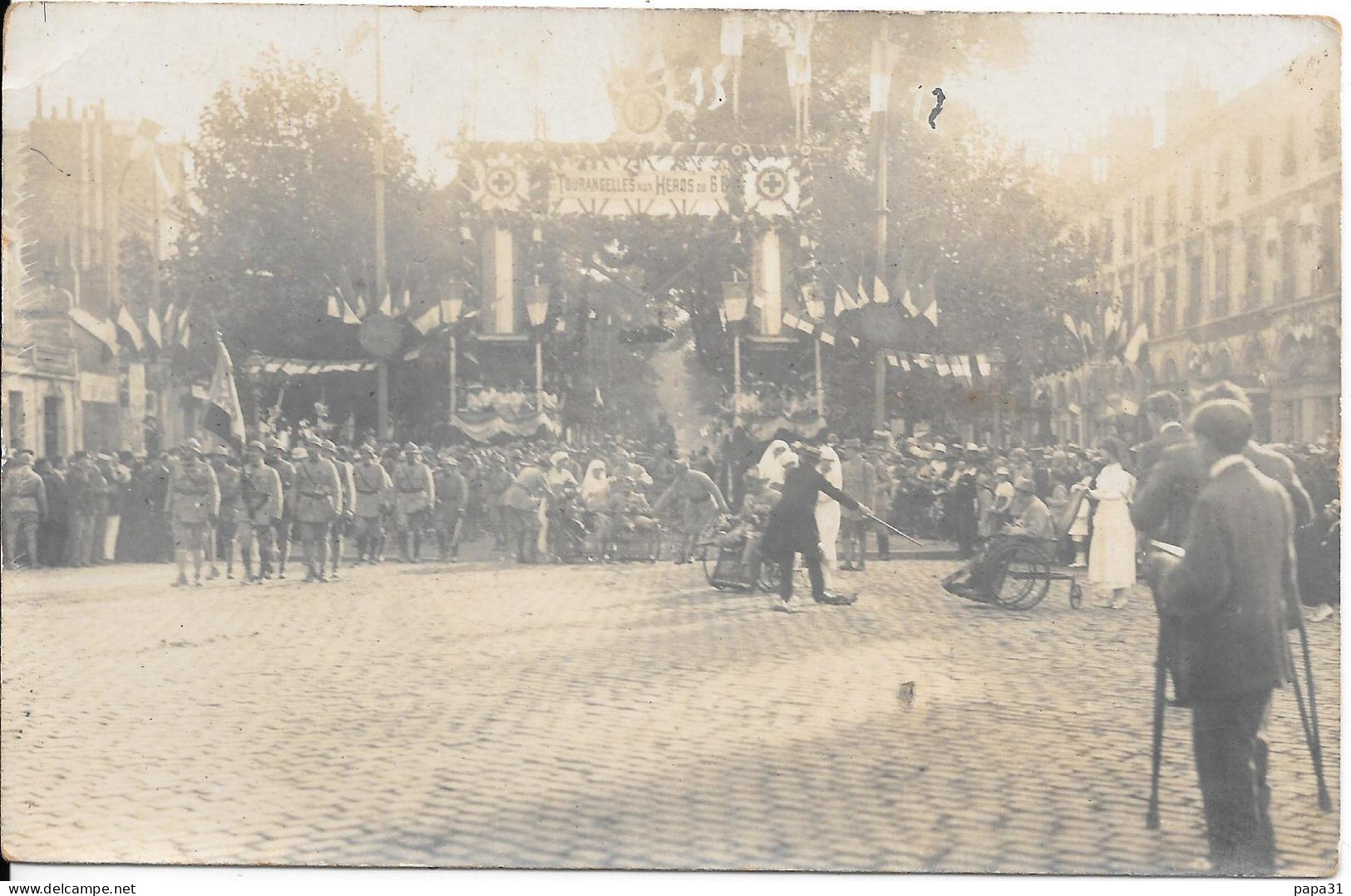 Carte Photo D'une Manifestation " LES TOURANGELLES AUX HEROS DU 68 " - Guerre 1914-18