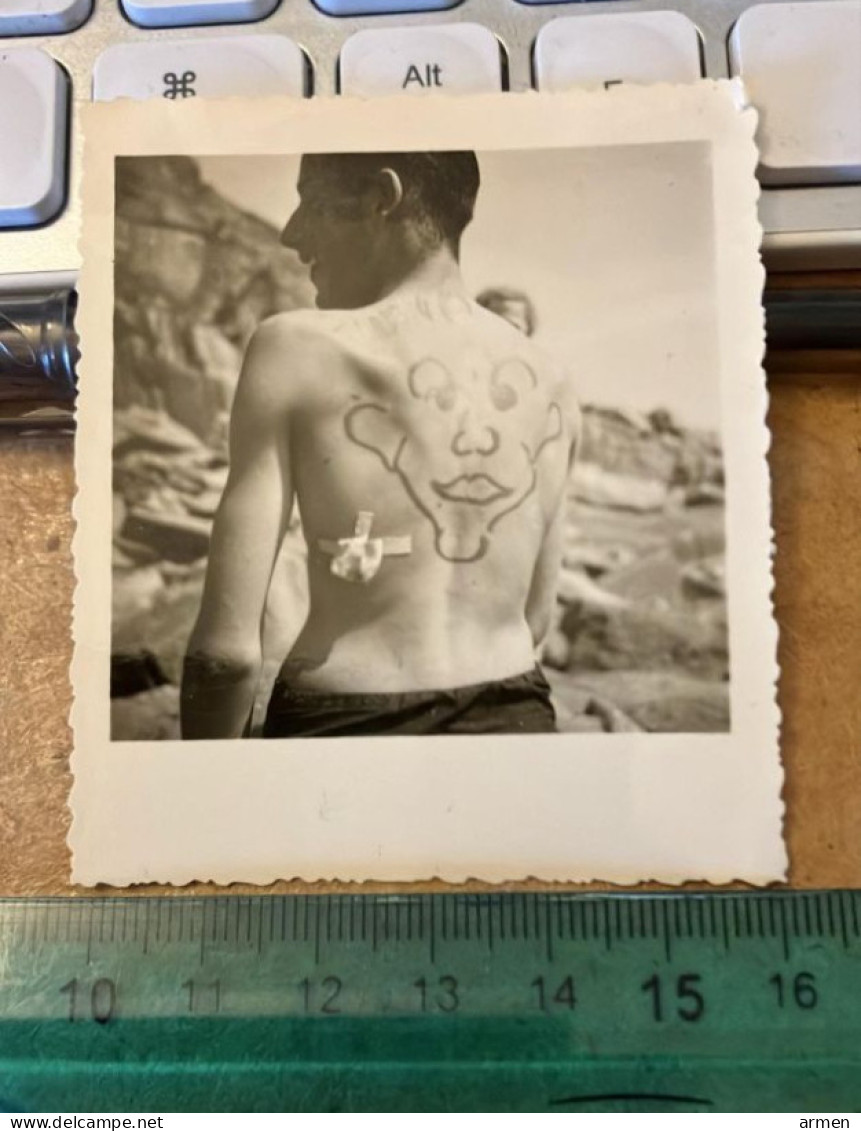 REAL PHOTO - PIN UP PLAGE HOMME TORSE NU TATOUAGE DOS - Pin-ups