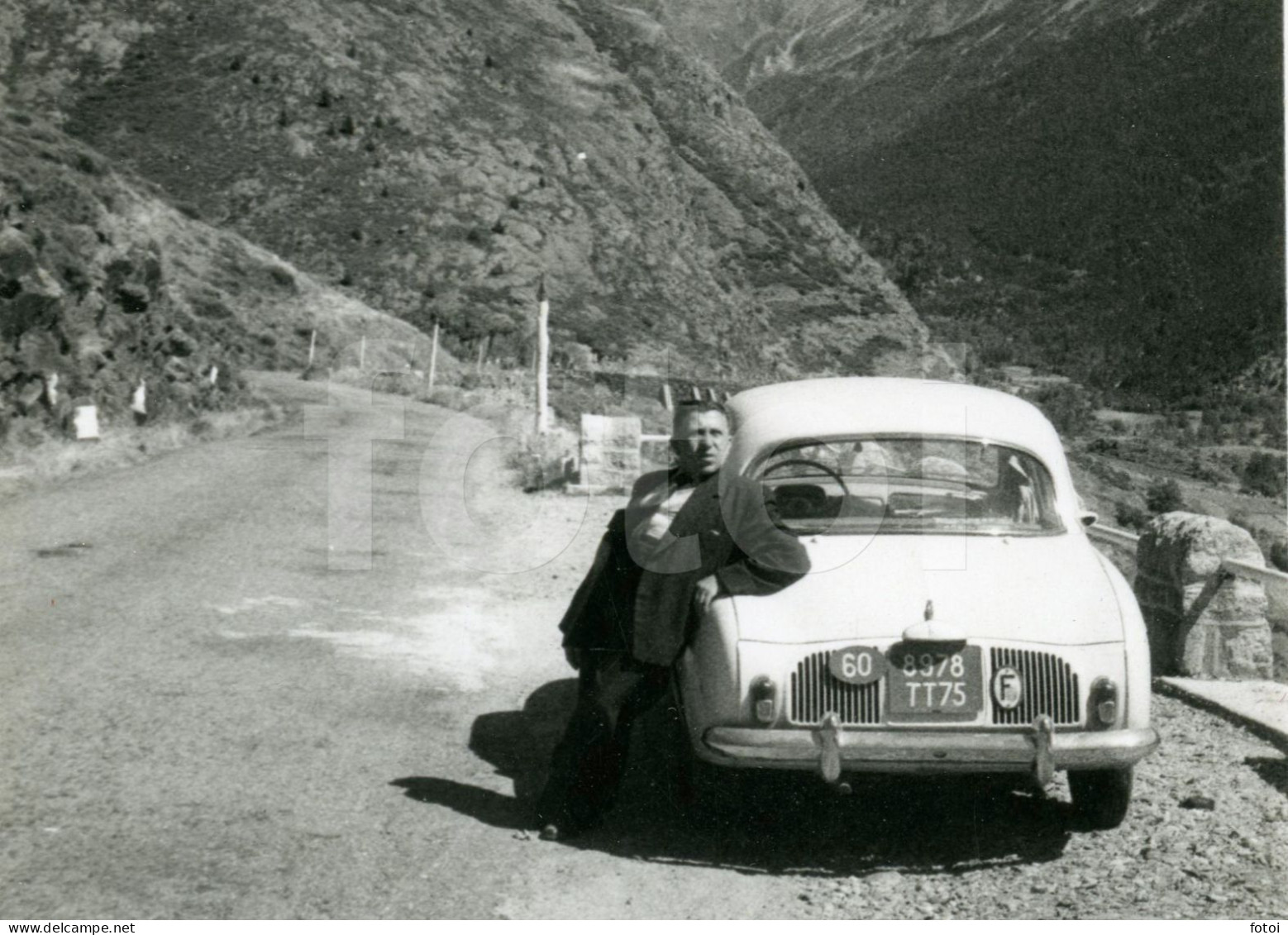 1960 REAL PHOTO FOTO RENAULT DAUPHINE LIMITÉ 60 KM CAR VOITURE FRANCE AT74 - Cars