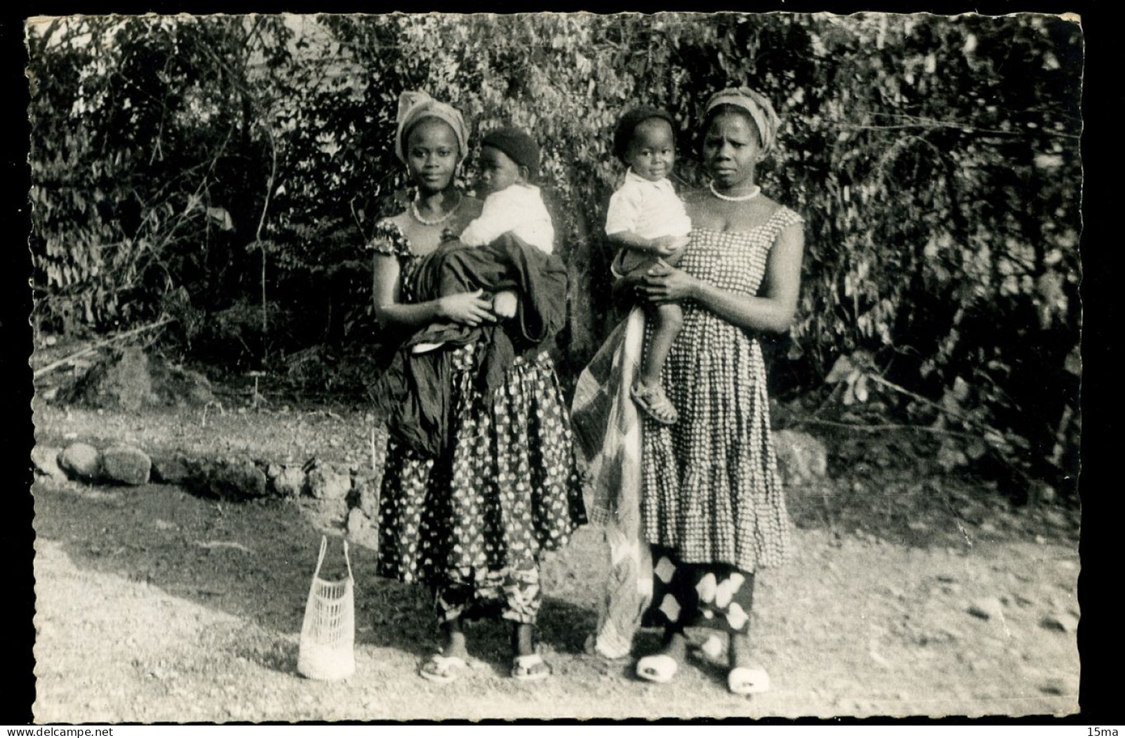 Missions Des Soeurs De La Sainte Famille De La Délivrande En Guinée - Guinea