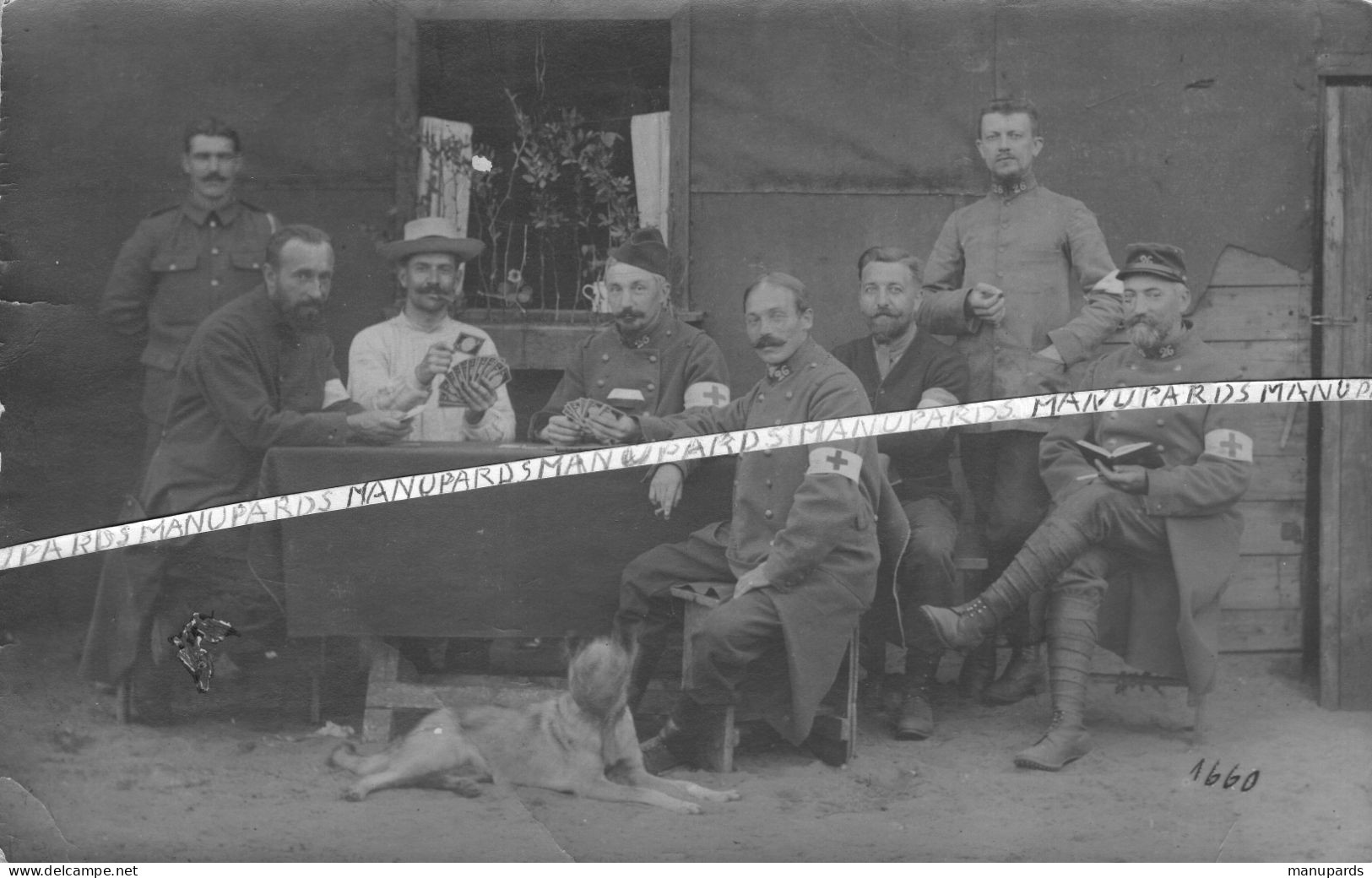 1914 - 1916 / CARTE PHOTO / 26e RIT ( MAYENNE ) / INFIRMIERS / REGIMENT D'INFANTERIE TERRIRORIALE / PARTIE DE CARTES - Guerre, Militaire