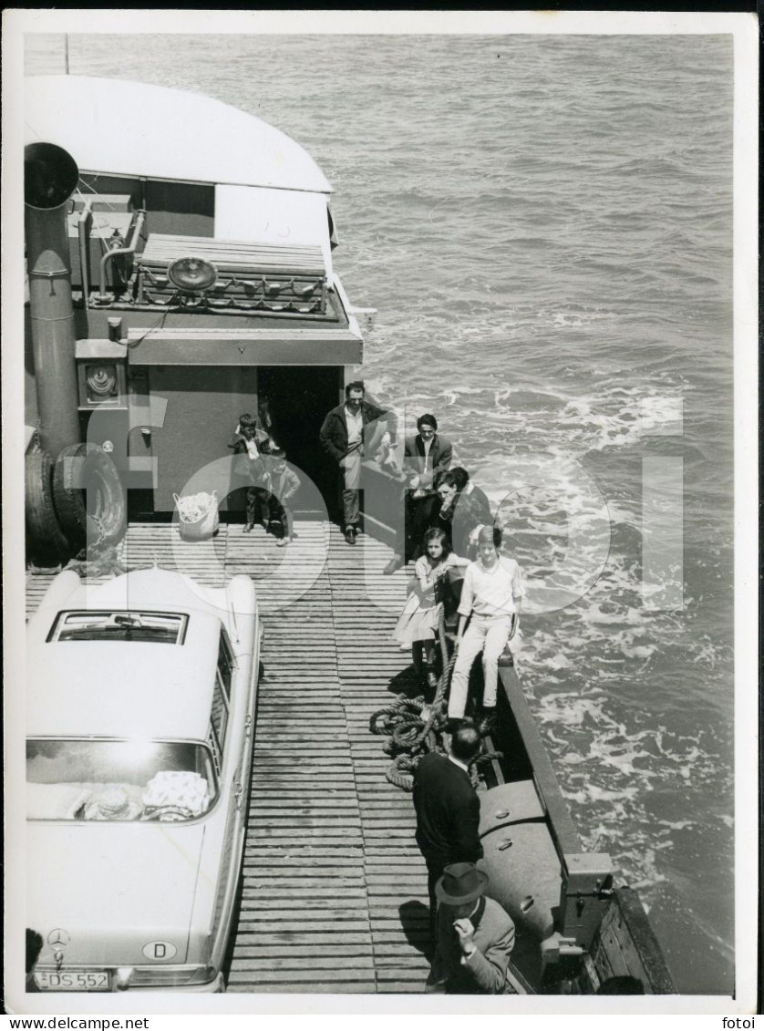 60s MERCEDES BENZ 220S PONTON FERRY BOAT RIO TEJO LISBOA ALMADA  PORTUGAL AT143 - Orte