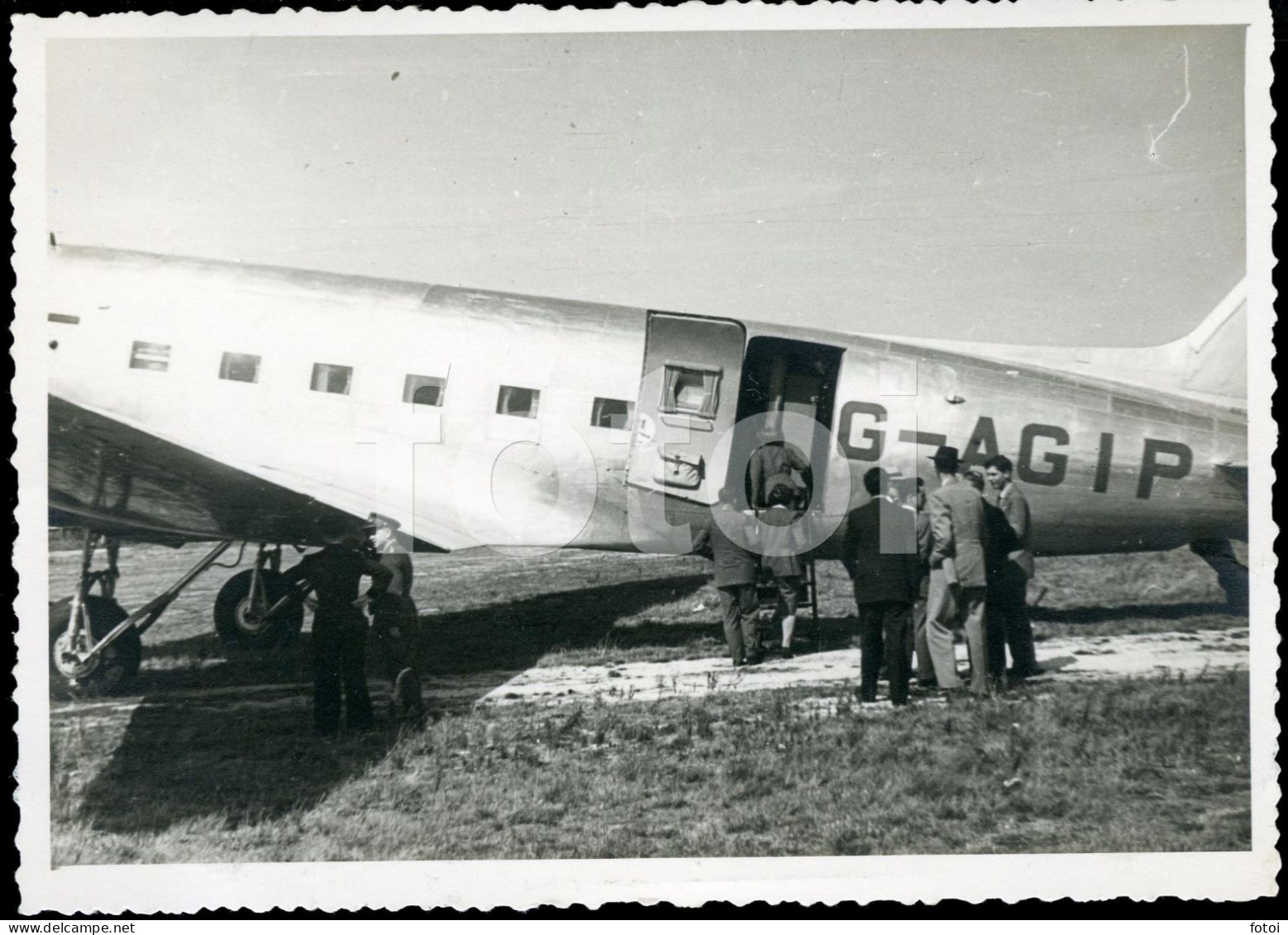 50s ORIGINAL AMATEUR PHOTO FOTO DOUGLAS PLANE AVION AIRCRAFT ENGLAND G-AGIP DAKOTA AFRICA AT135 - Luchtvaart