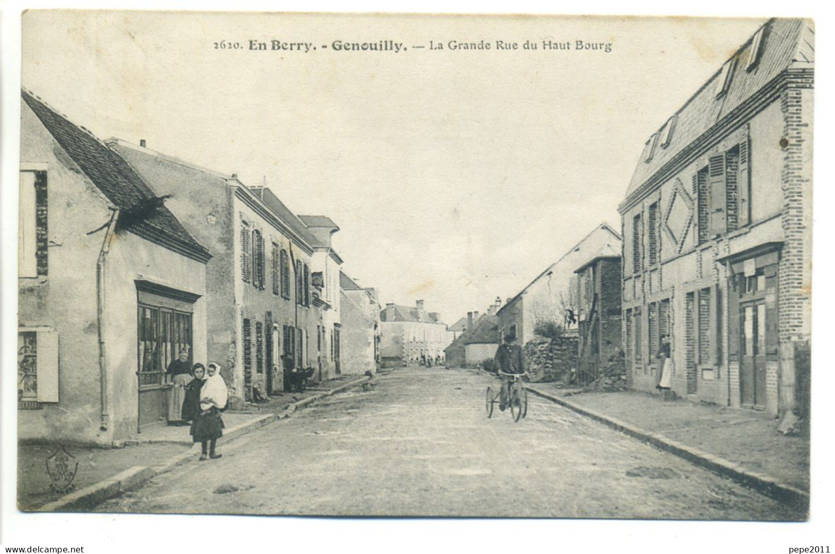 CPA 18 GENOUILLY - La Grande Rue Du Haut Bourg  - Commerces, Animation, Tricycle  - Peu Commune - Chateauneuf Sur Cher