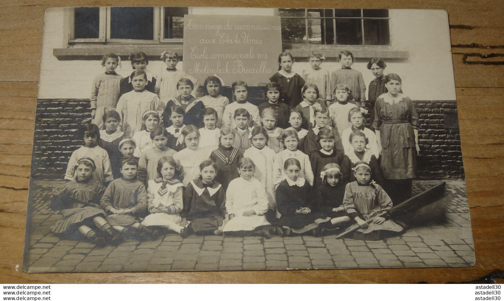 WWI BELGIQUE : Carte Photo Ecole Communale MOLENBEEK, Hommage USA - 1914-1915  ................ 13762 - Molenbeek-St-Jean - St-Jans-Molenbeek