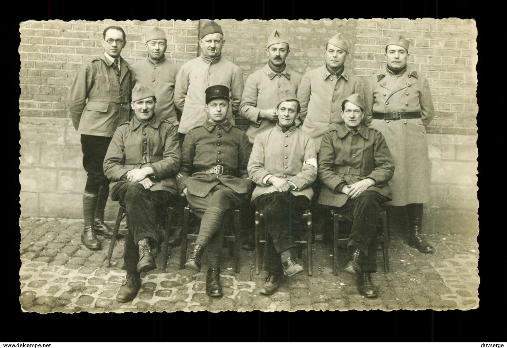 Carte Photo Militaire Soldats Du 28eme Regiment ( Format 9cm X 14cm ) - Régiments