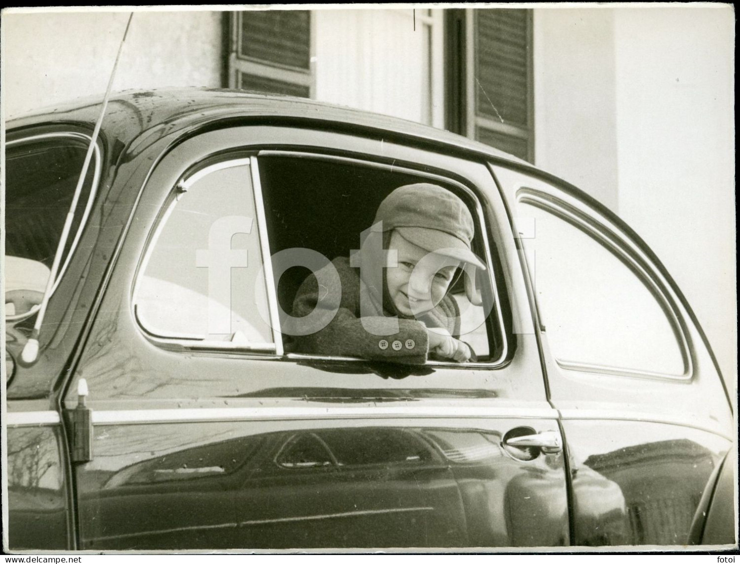 2 PHOTOS SET 60s REAL PHOTO FOTO CHILD ENFANT VW VOLKSWAGEN KAFER BEETLE CAROCHA  CAR VOITURE PORTUGAL AT107 - Cars