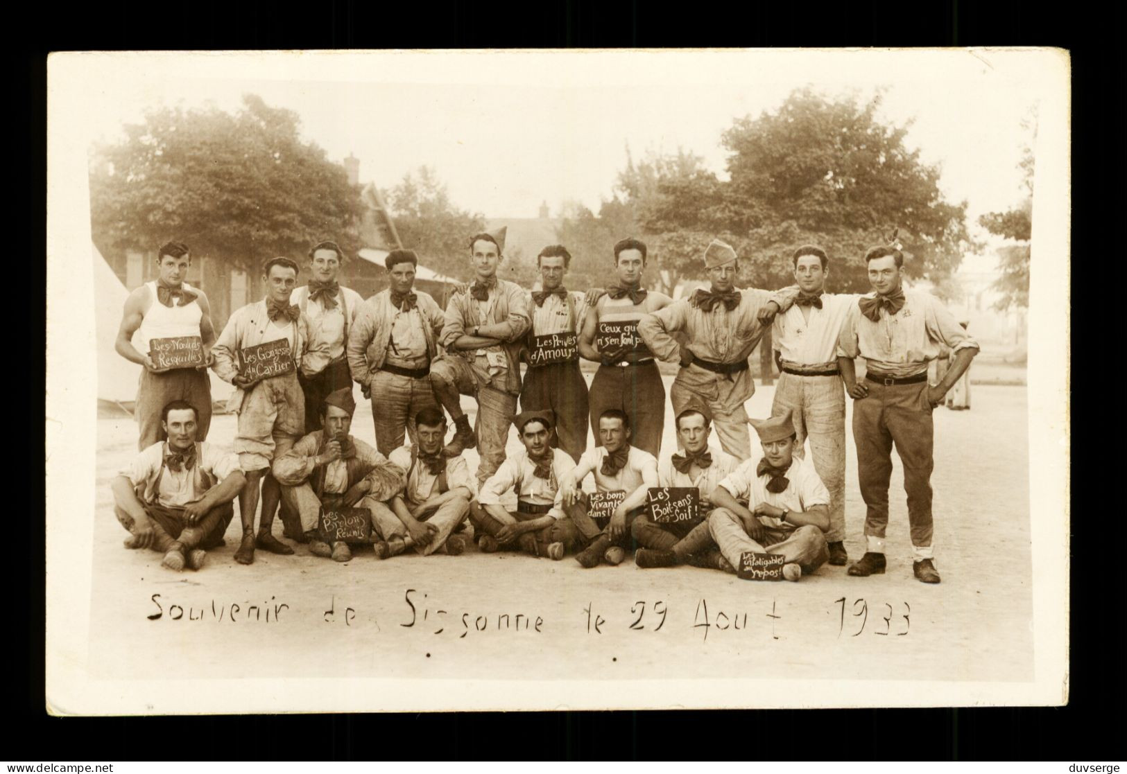 Carte Photo Militaire Soldats Camp De Sissonne " Les Privés D' Amour " ( Format 9cm X 14cm ) - Humour