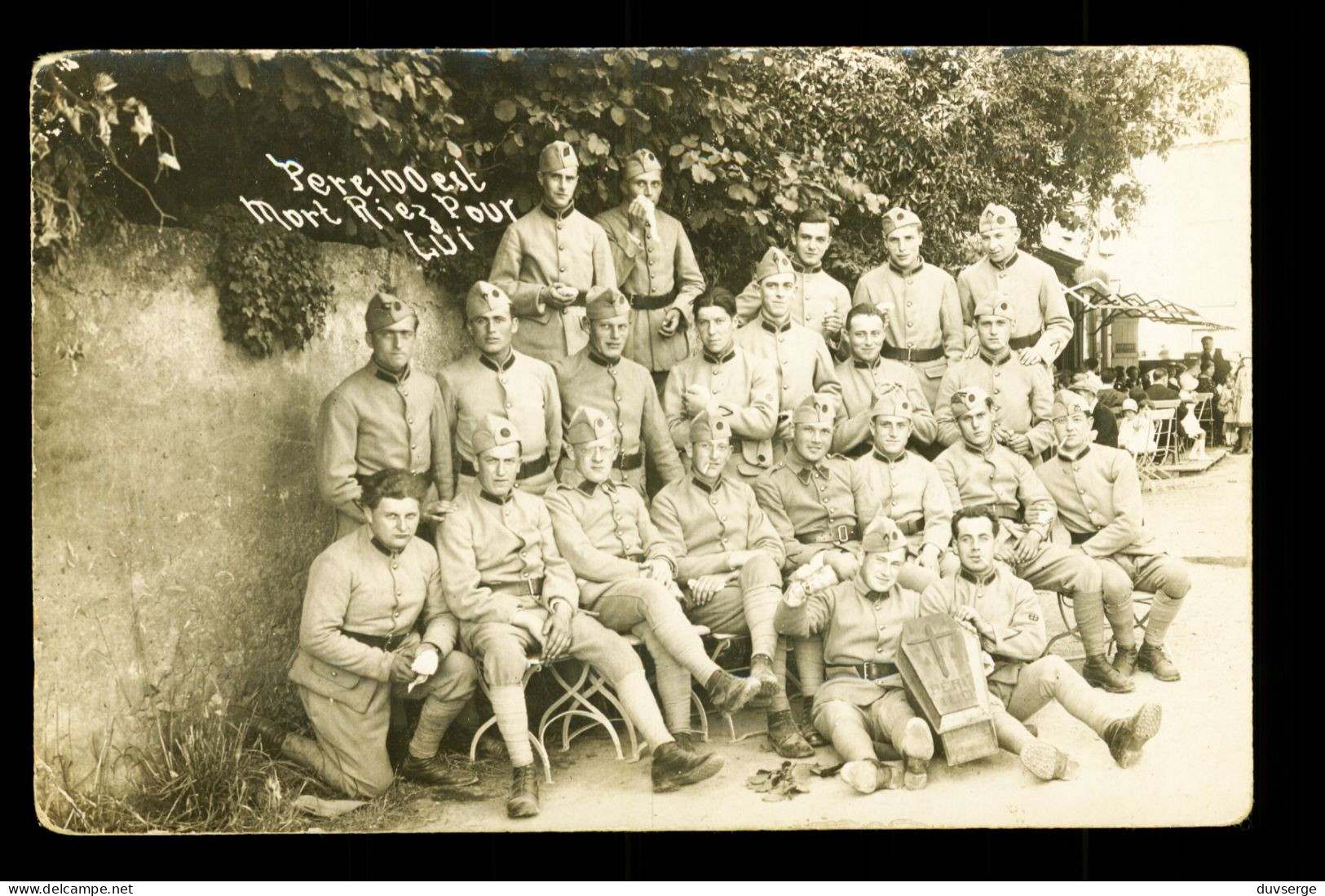 Carte Photo Militaire Soldats D.C.A. Le Pere Cent Cercueil( Format 9cm X 14cm ) - Reggimenti