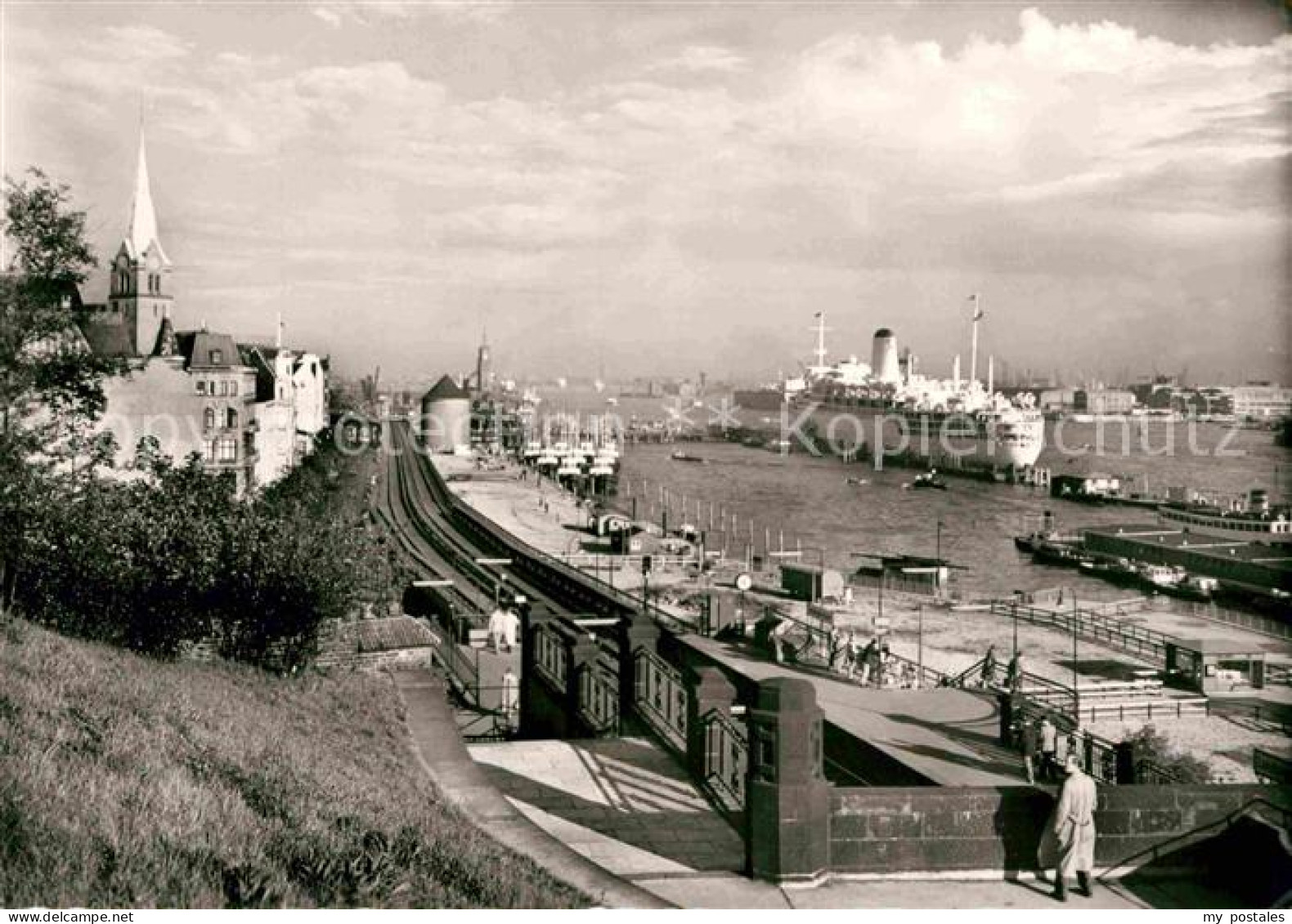 72769900 Hamburg Blick Vom Stintfang Auf Ueberseebruecke Passagierschiff Arcadia - Autres & Non Classés