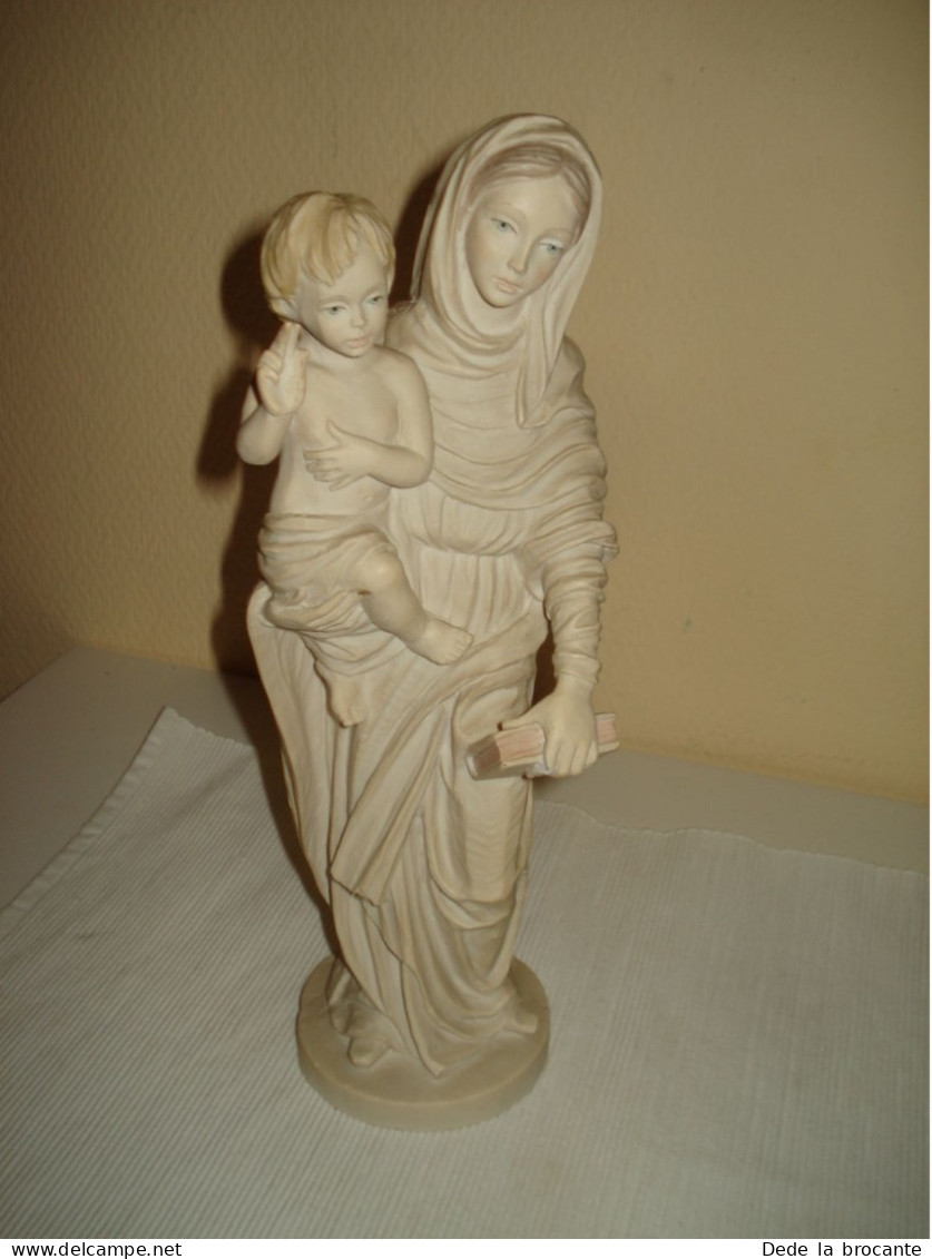 O20 / Statue Vierge à L'enfant  En Résine - ( Avec Poudre De Marbre ?? ) - H: 30 Cm - 1,6 Kg - TBE - Art Religieux