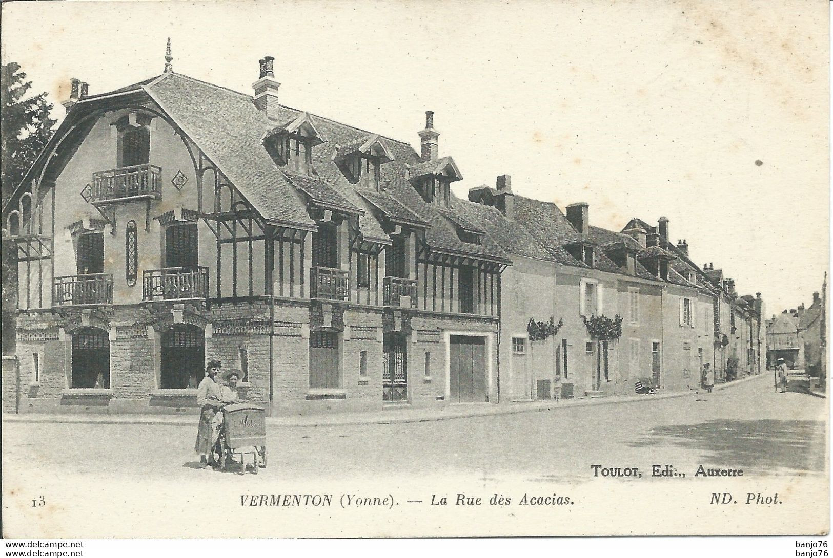 Vermenton (89) - La Rue Des Acacias - Vermenton