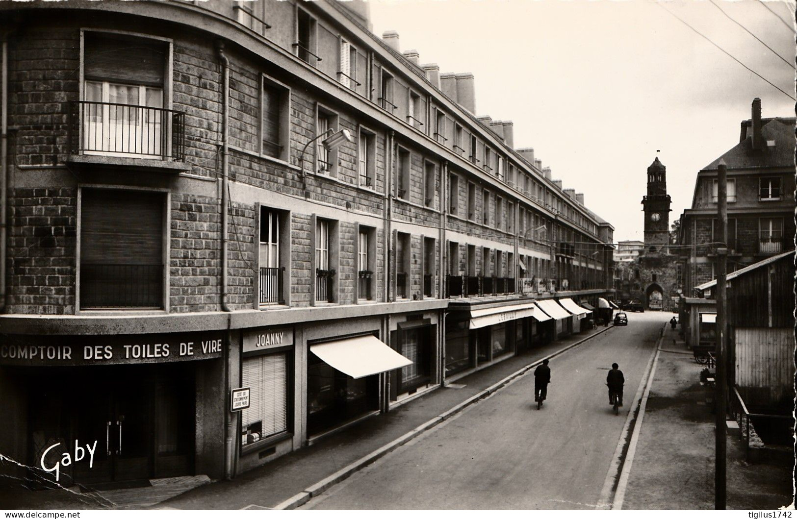 Vire Rue Saulnerie Et La Porte Horloge - Vire