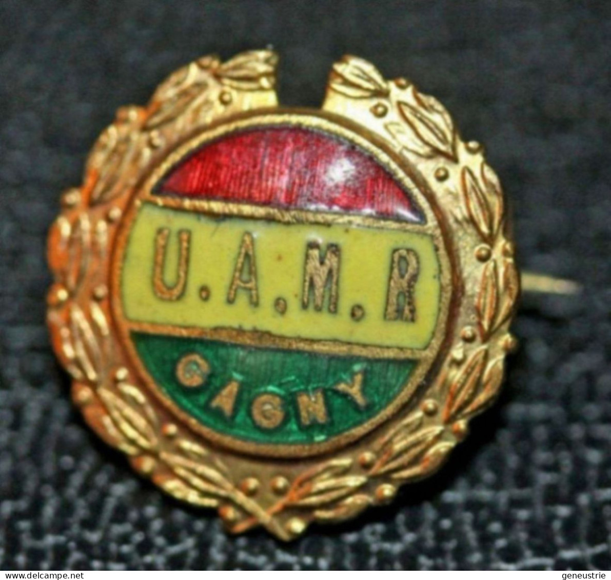 Insigne Ancien De Boutonnière De Rugby Ou Football Années 30 " U.A.M.R. Gagny Seine-Saint-Denis" French Soccer Pin - Apparel, Souvenirs & Other