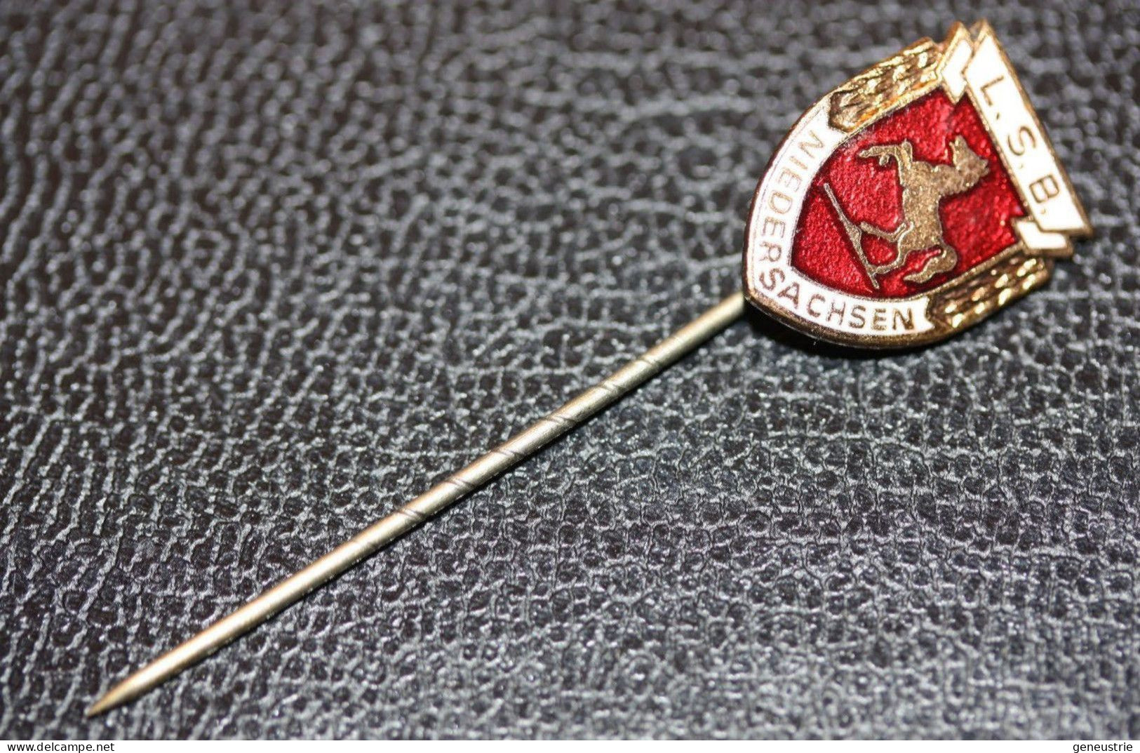 Insigne De Col Ancien De Football Allemand "L.S.B Niedersachsen" German Soccer Pin - Bekleidung, Souvenirs Und Sonstige