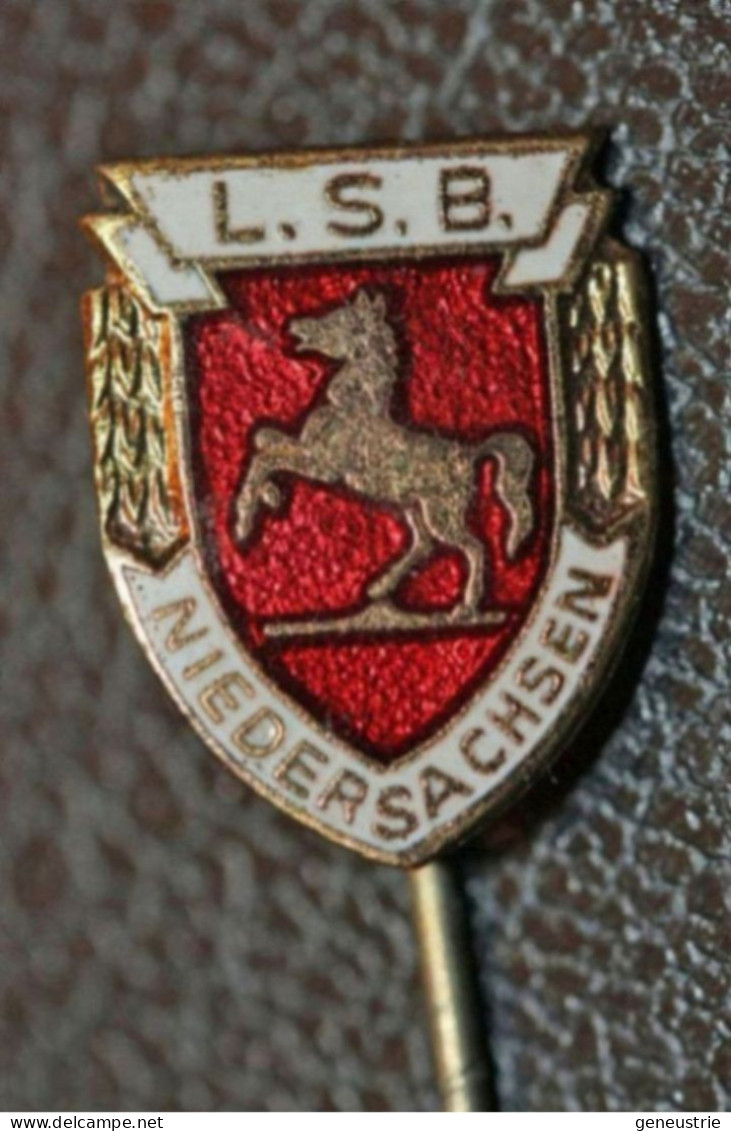 Insigne De Col Ancien De Football Allemand "L.S.B Niedersachsen" German Soccer Pin - Habillement, Souvenirs & Autres