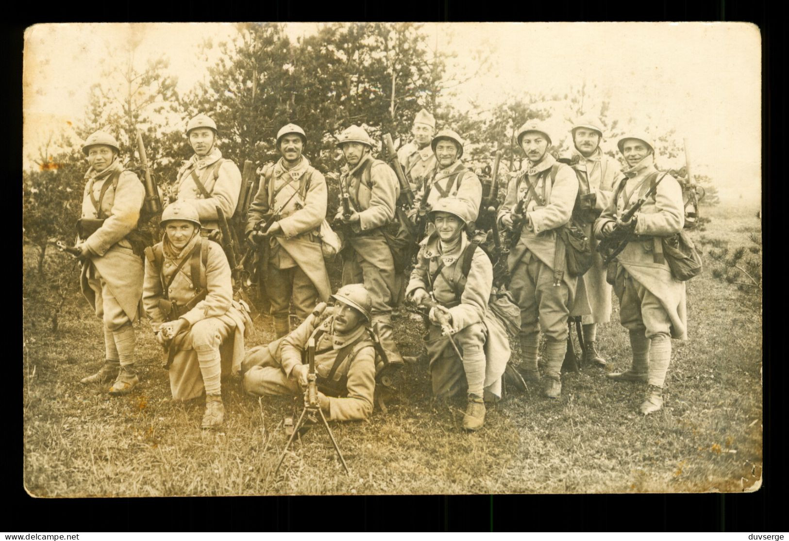 Carte Photo Militaire Soldats Du 129eme Regiment  Format 9cm X 14cm ) - Regimente